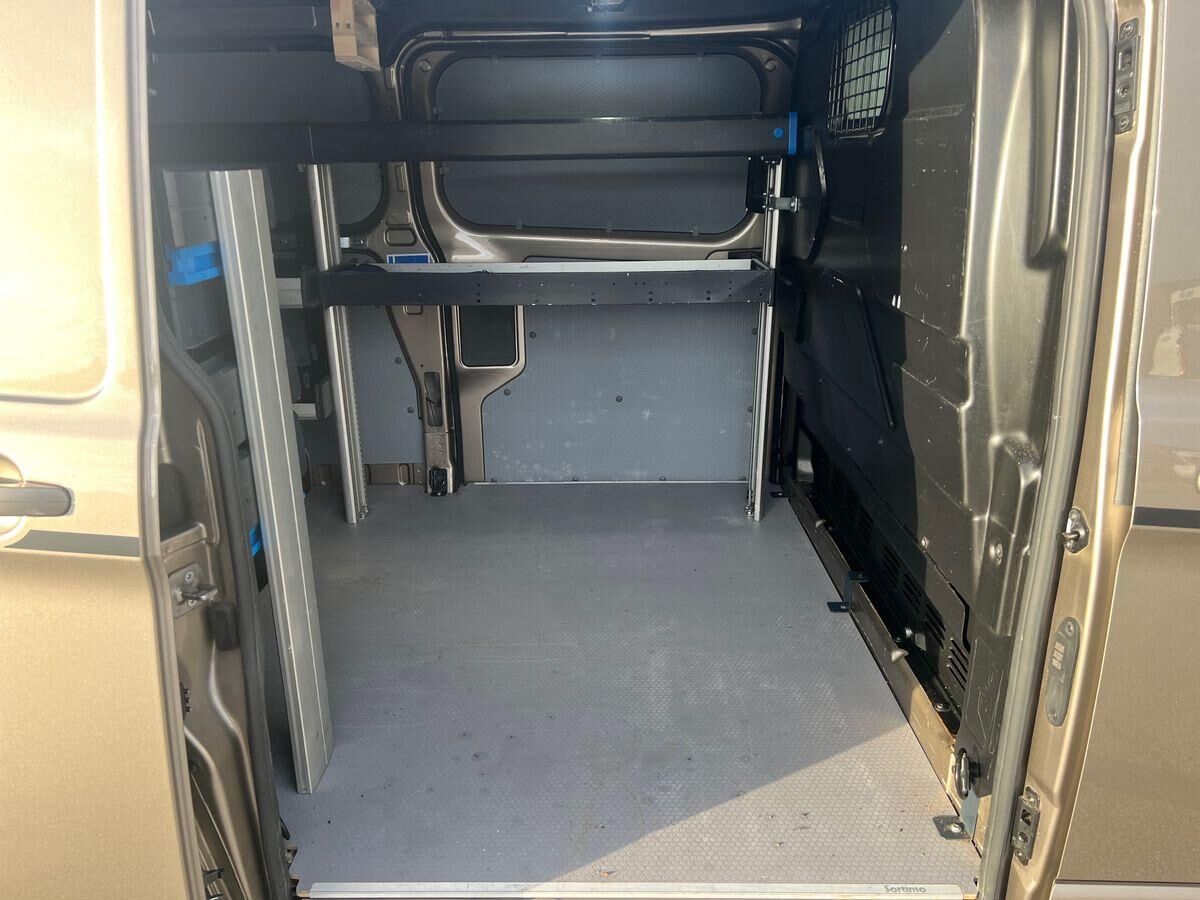 Billede af Ford Transit Custom 320 L2H1 2,0 TDCi Sport 185HK Van 6g Aut.