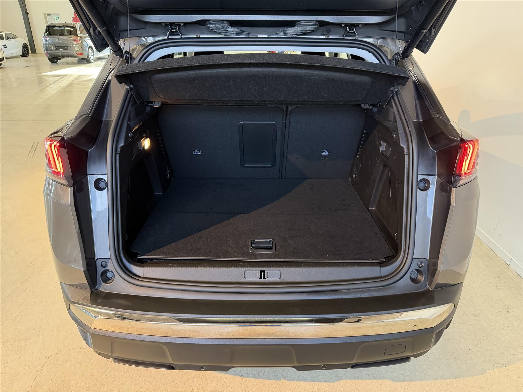 Billede af Peugeot 3008 1,6 PureTech  Plugin-hybrid Allure Pack EAT8 225HK 5d 8g Aut.