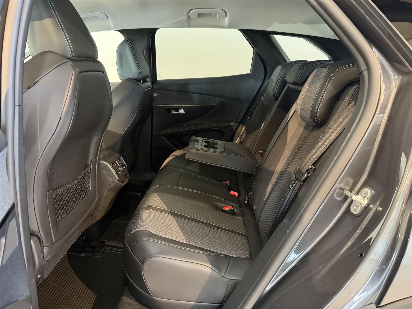 Billede af Peugeot 3008 1,6 PureTech  Plugin-hybrid Allure Pack EAT8 225HK 5d 8g Aut.