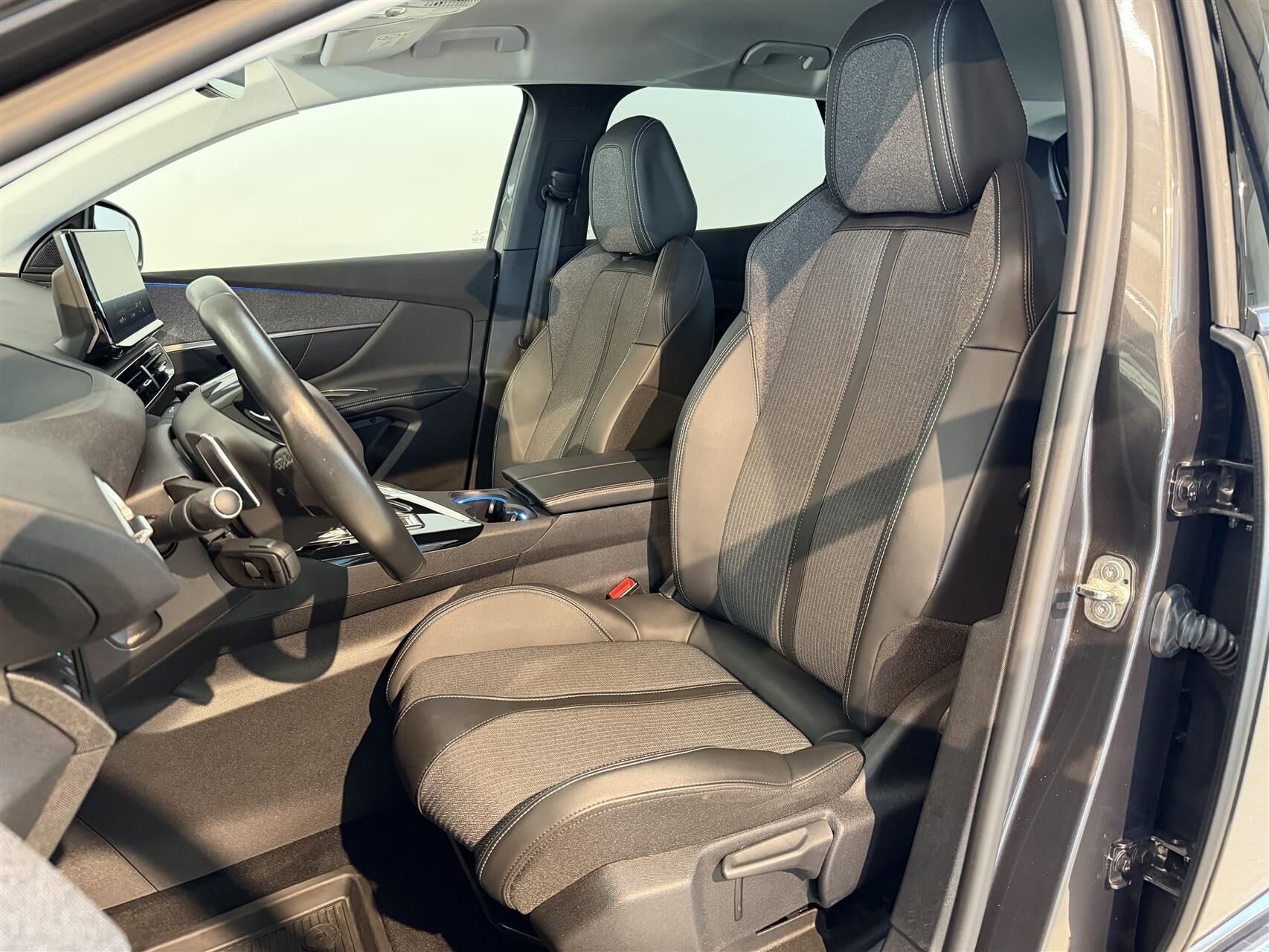 Billede af Peugeot 3008 1,6 PureTech  Plugin-hybrid Allure Pack EAT8 225HK 5d 8g Aut.