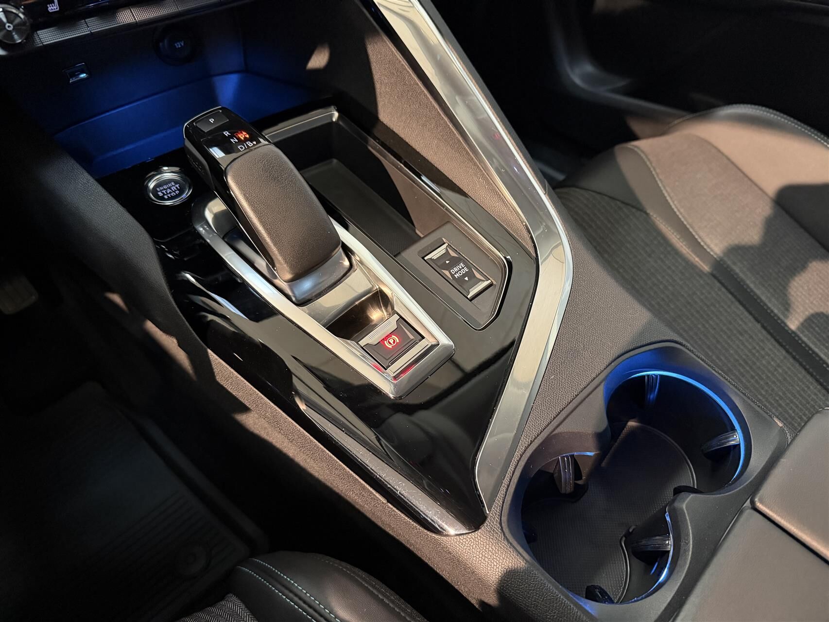 Billede af Peugeot 3008 1,6 PureTech  Plugin-hybrid Allure Pack EAT8 225HK 5d 8g Aut.