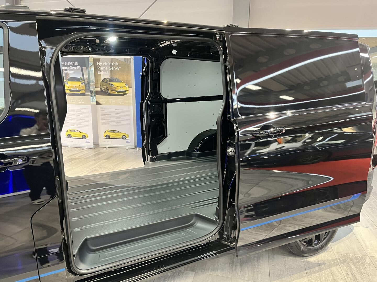 Billede af Ford Transit Custom 320 L2H1 2,0 EcoBlue Sport 170HK Van 8g Aut.