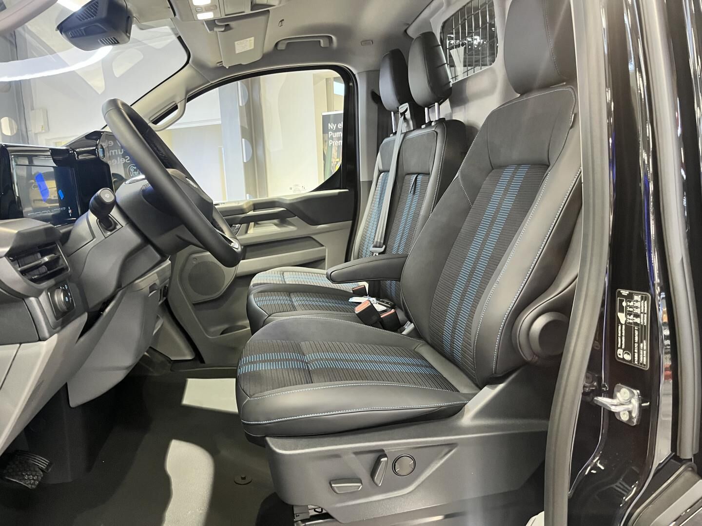 Billede af Ford Transit Custom 320 L2H1 2,0 EcoBlue Sport 170HK Van 8g Aut.