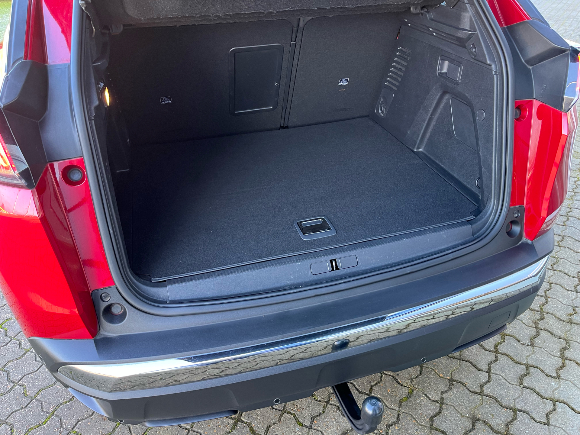 Billede af Peugeot 3008 1,6 PureTech  Plugin-hybrid Allure Pack EAT8 225HK 5d 8g Aut.