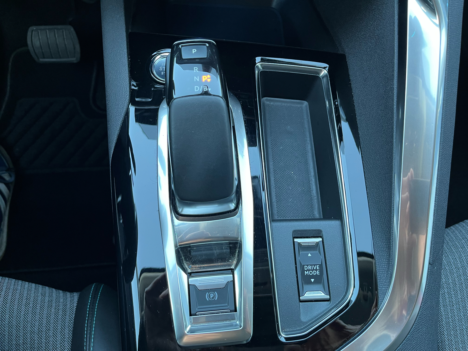 Billede af Peugeot 3008 1,6 PureTech  Plugin-hybrid Allure Pack EAT8 225HK 5d 8g Aut.