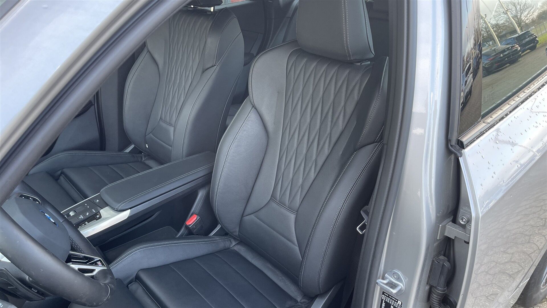 Billede af BMW iX1 xDrive30 Fully Charged 4x4 313HK 5d Aut.