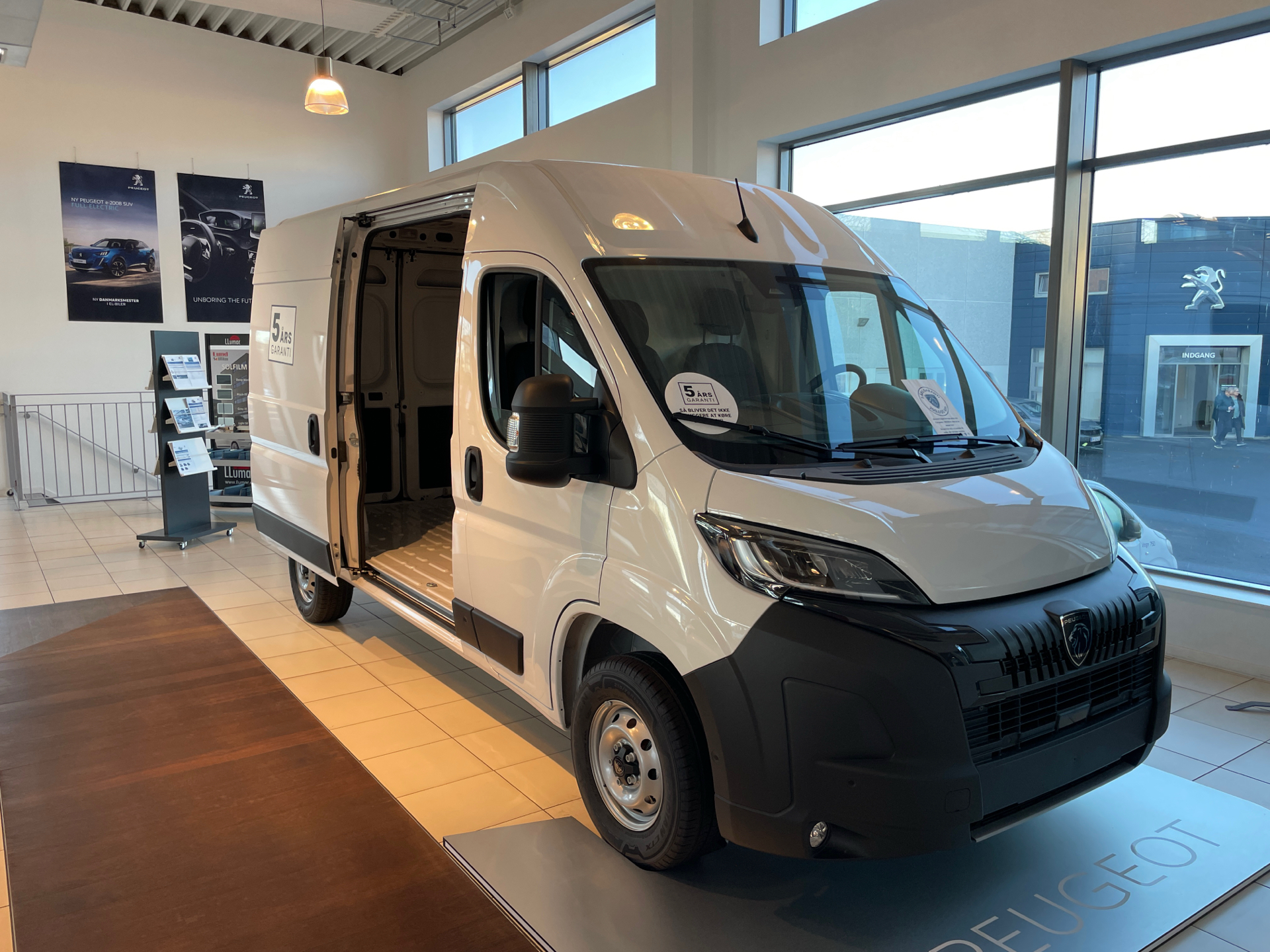 Billede af Peugeot Boxer 333 L2H2 2,2 BlueHDi Premium 140HK Van 6g