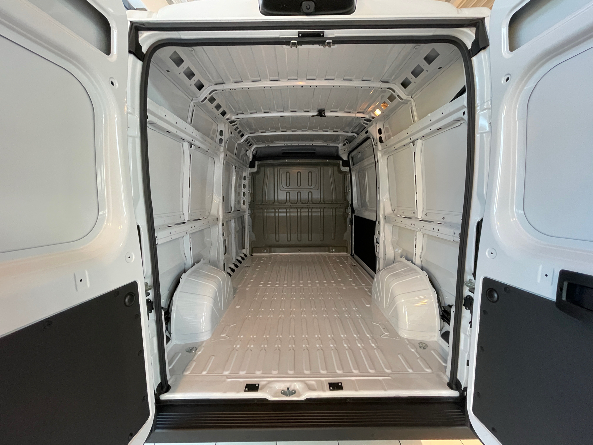 Billede af Peugeot Boxer 333 L2H2 2,2 BlueHDi Premium 140HK Van 6g
