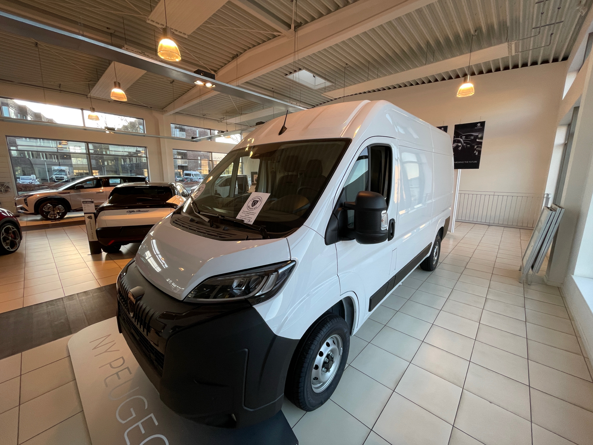 Billede af Peugeot Boxer 333 L2H2 2,2 BlueHDi Premium 140HK Van 6g