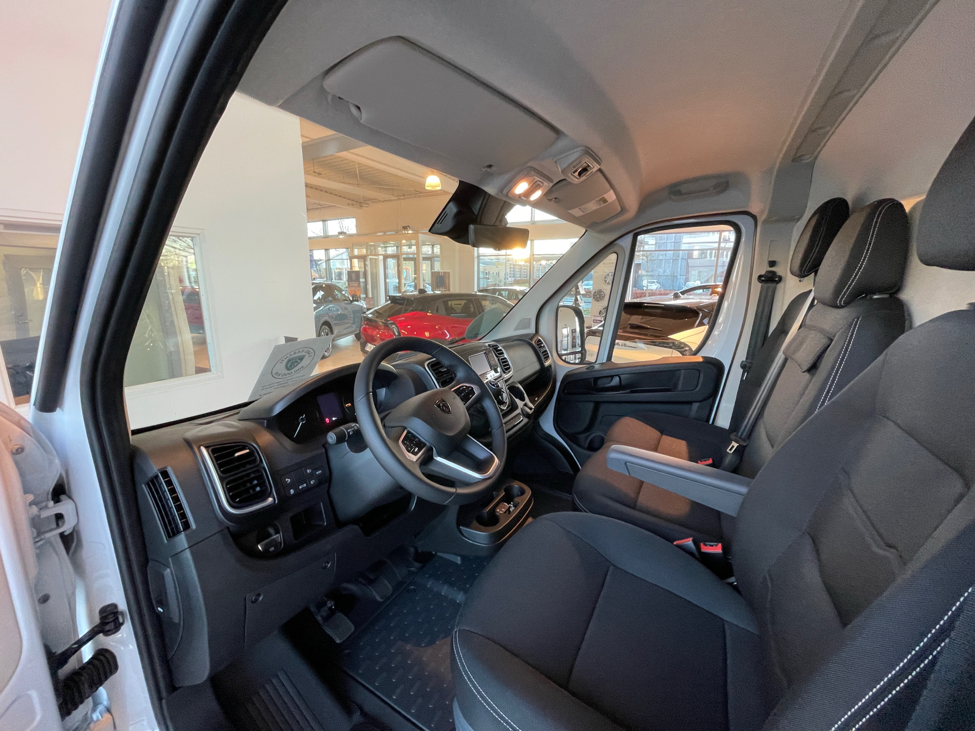 Billede af Peugeot Boxer 333 L2H2 2,2 BlueHDi Premium 140HK Van 6g