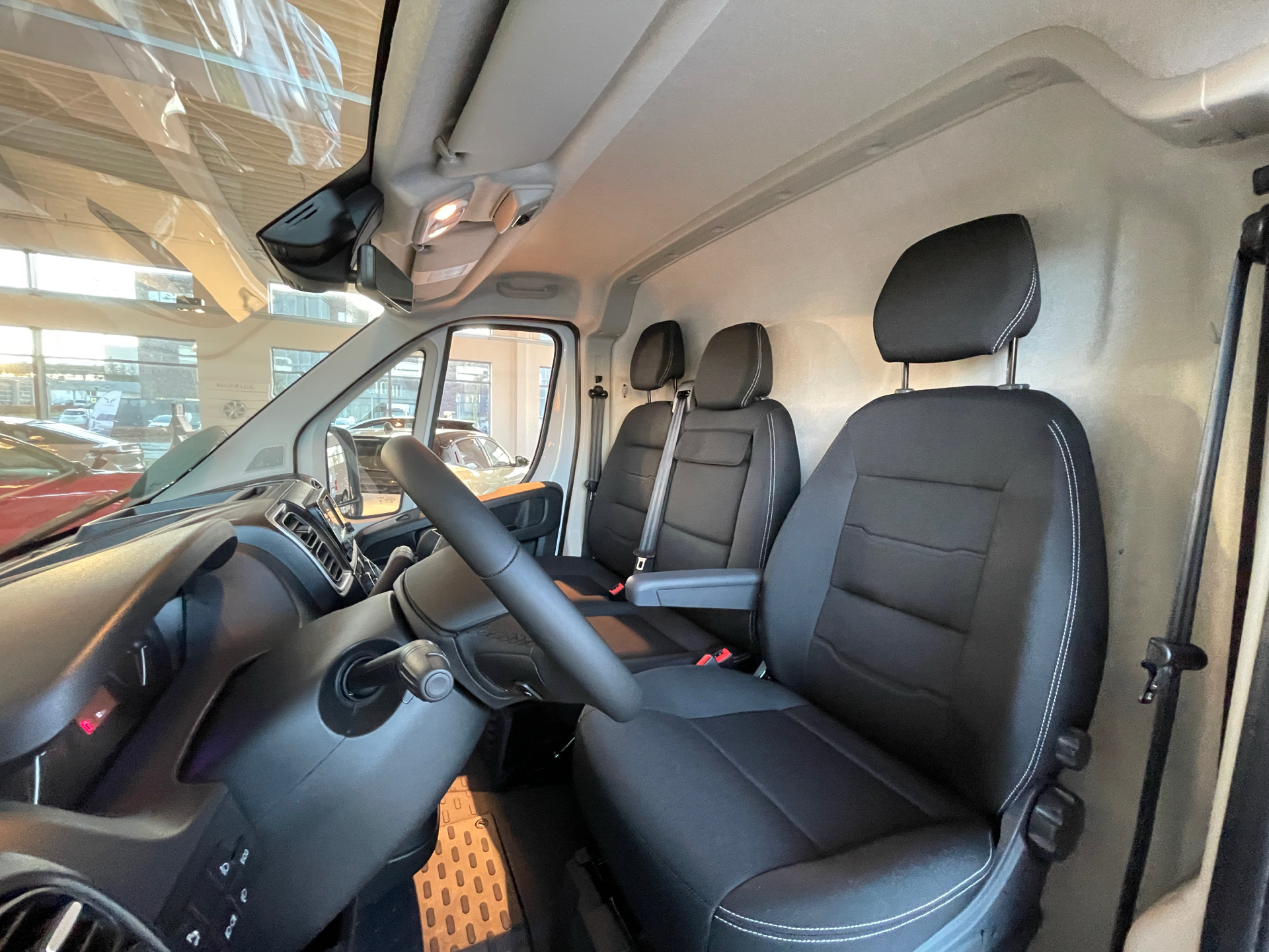 Billede af Peugeot Boxer 333 L2H2 2,2 BlueHDi Premium 140HK Van 6g