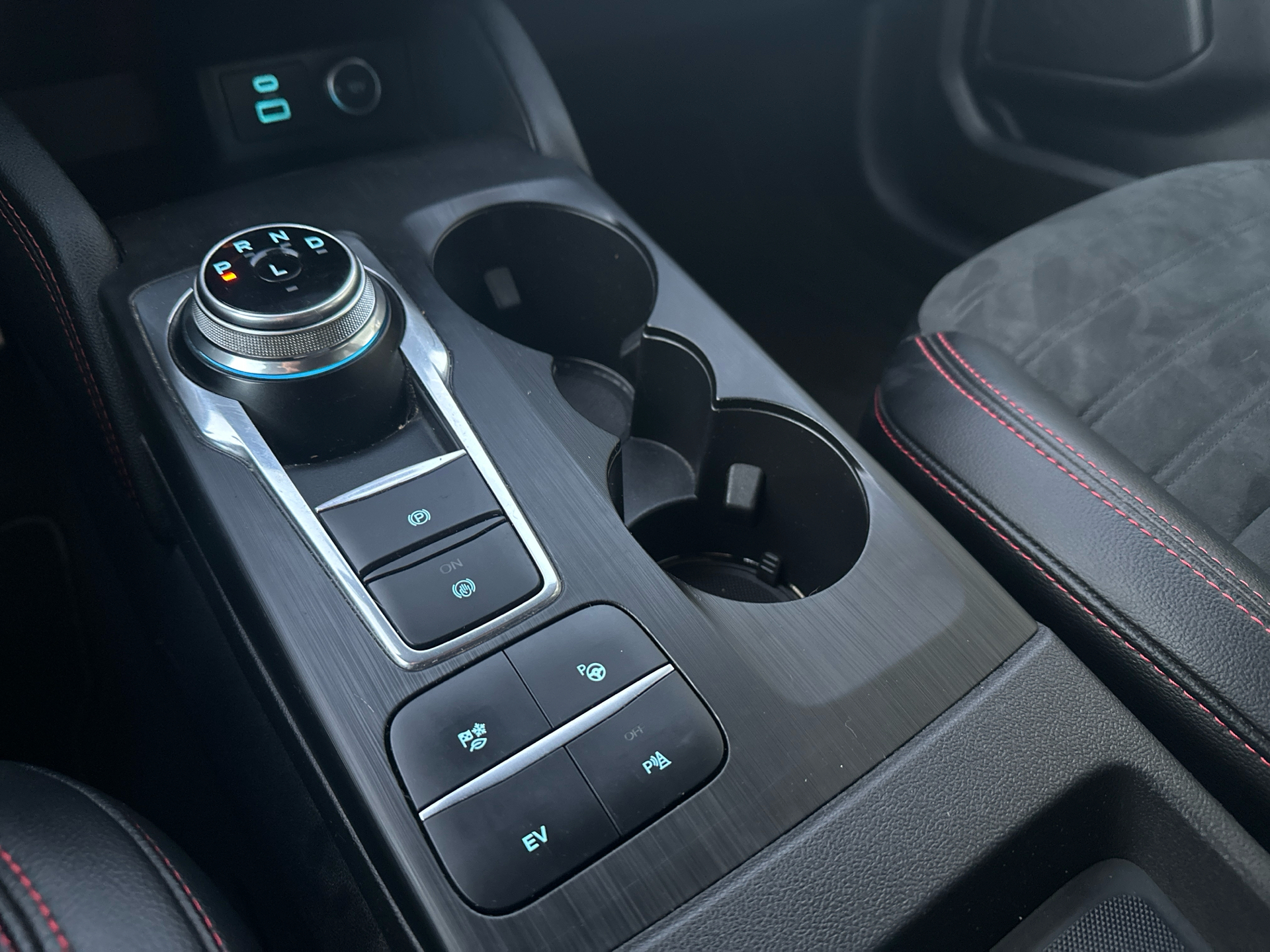 Billede af Ford Kuga 2,5 Plugin-hybrid ST-Line X CVT 225HK 5d Trinl. Gear