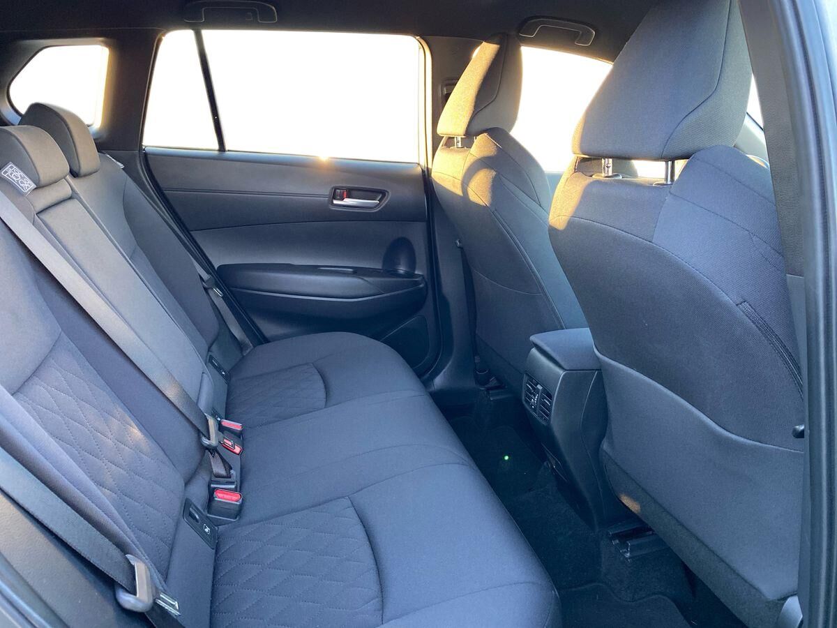 Billede af Toyota Corolla Cross 2,0 Hybrid Style Comfort E-CVT 197HK 5d Aut.