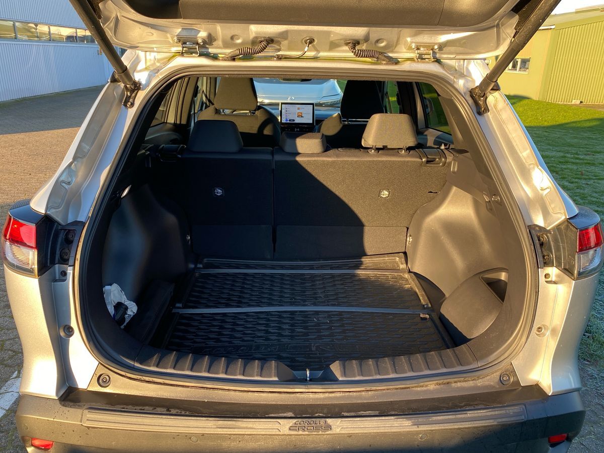 Billede af Toyota Corolla Cross 2,0 Hybrid Style Comfort E-CVT 197HK 5d Aut.