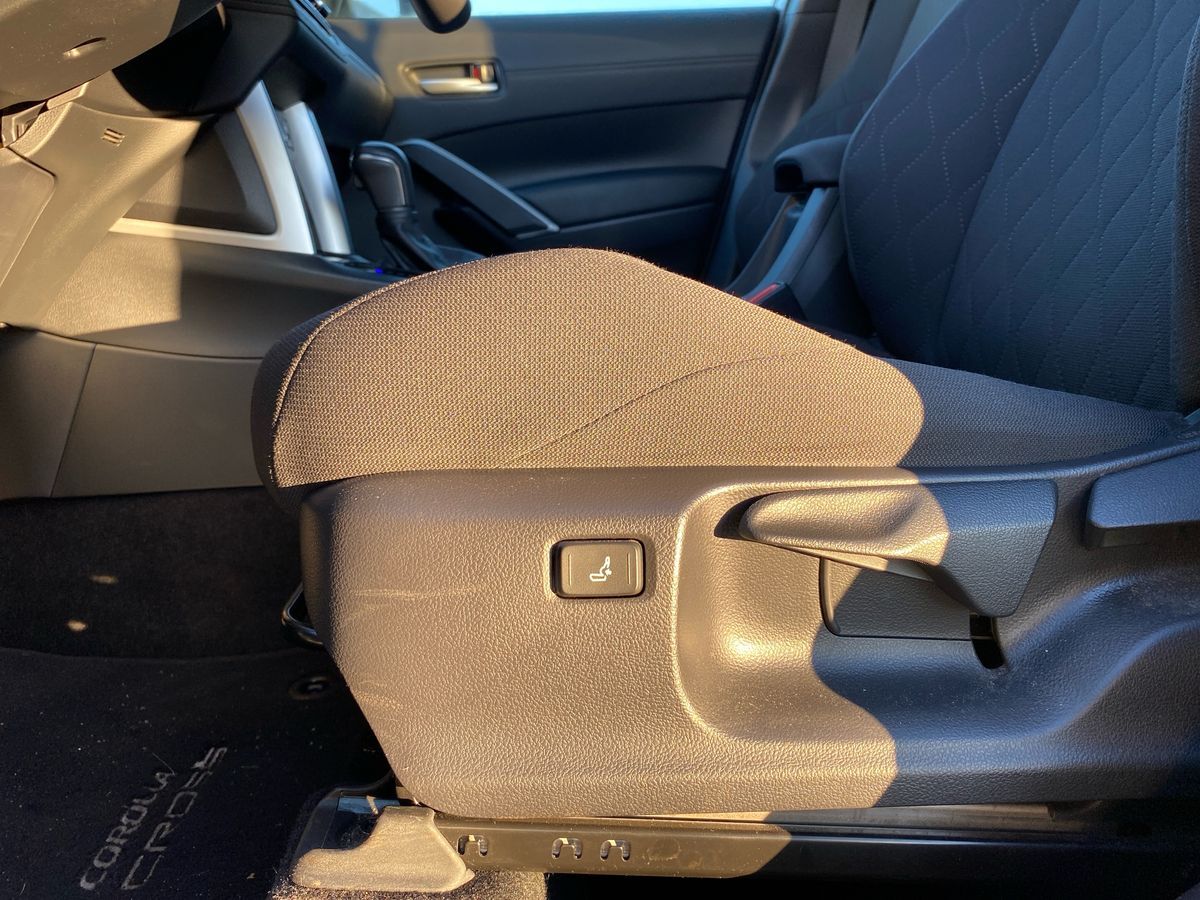 Billede af Toyota Corolla Cross 2,0 Hybrid Style Comfort E-CVT 197HK 5d Aut.