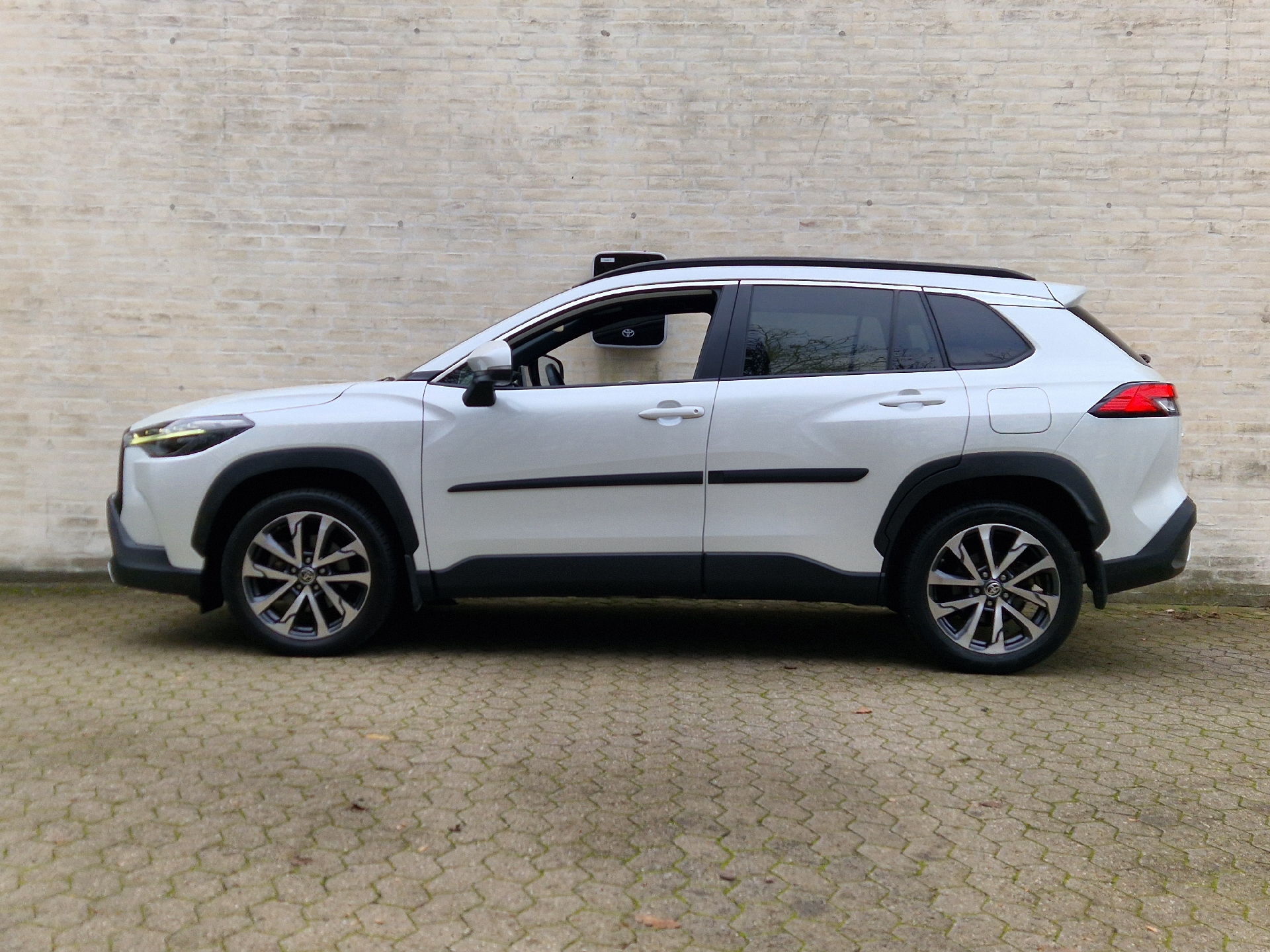 Billede af Toyota Corolla Cross 2,0 Hybrid Style E-CVT 197HK 5d Aut.