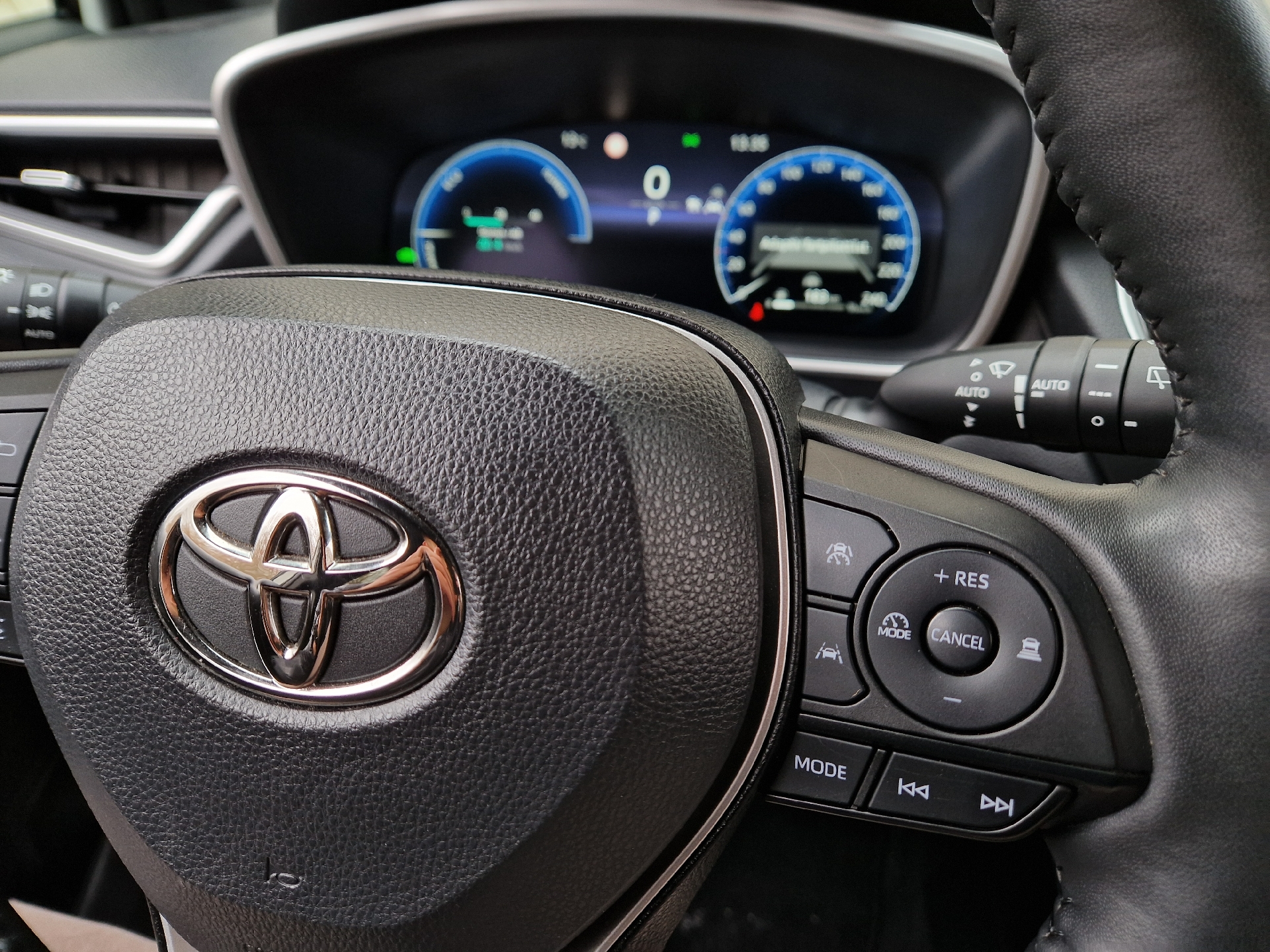 Billede af Toyota Corolla Cross 2,0 Hybrid Style E-CVT 197HK 5d Aut.