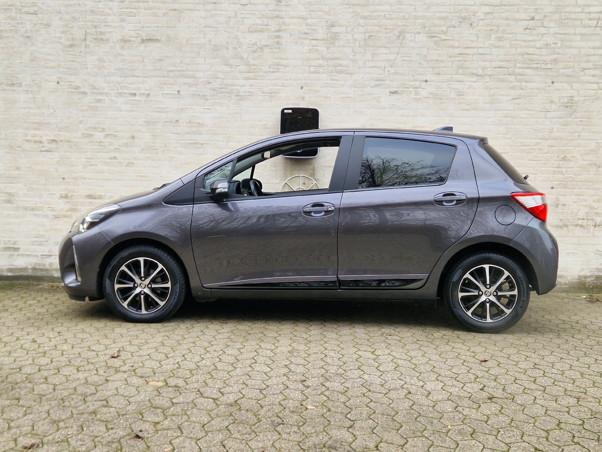 Billede af Toyota Yaris 1,5 VVT-I T2 Limited Multidrive S 111HK 5d 6g Aut.