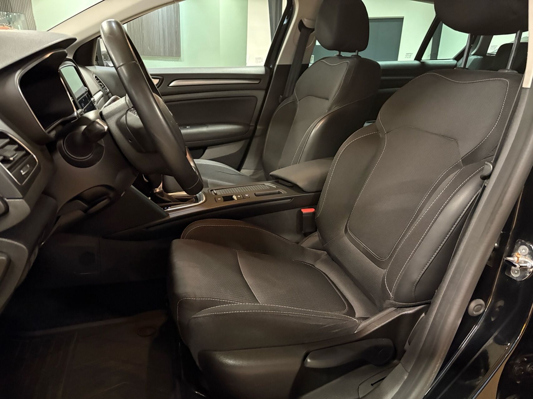 Billede af Renault Mégane Sport Tourer 1,6 E-TECH  Plugin-hybrid Zen 160HK Stc Aut.