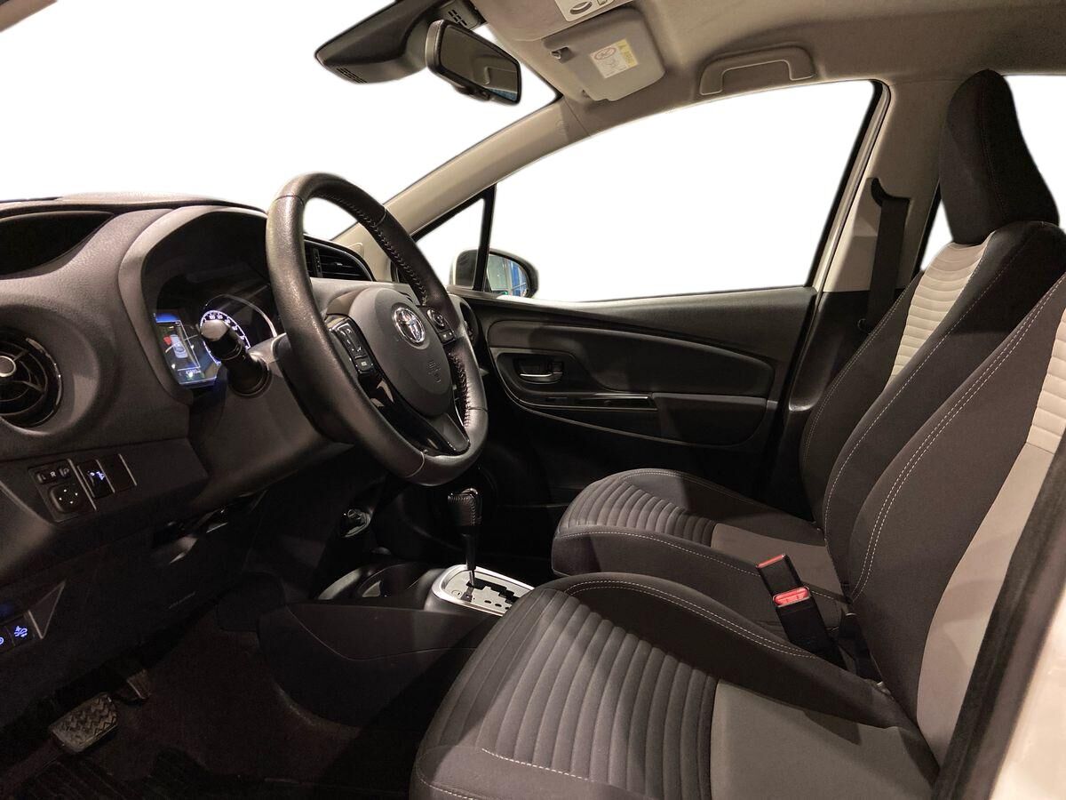 Billede af Toyota Yaris 1,5 Hybrid H2 Limited E-CVT 100HK 5d Trinl. Gear
