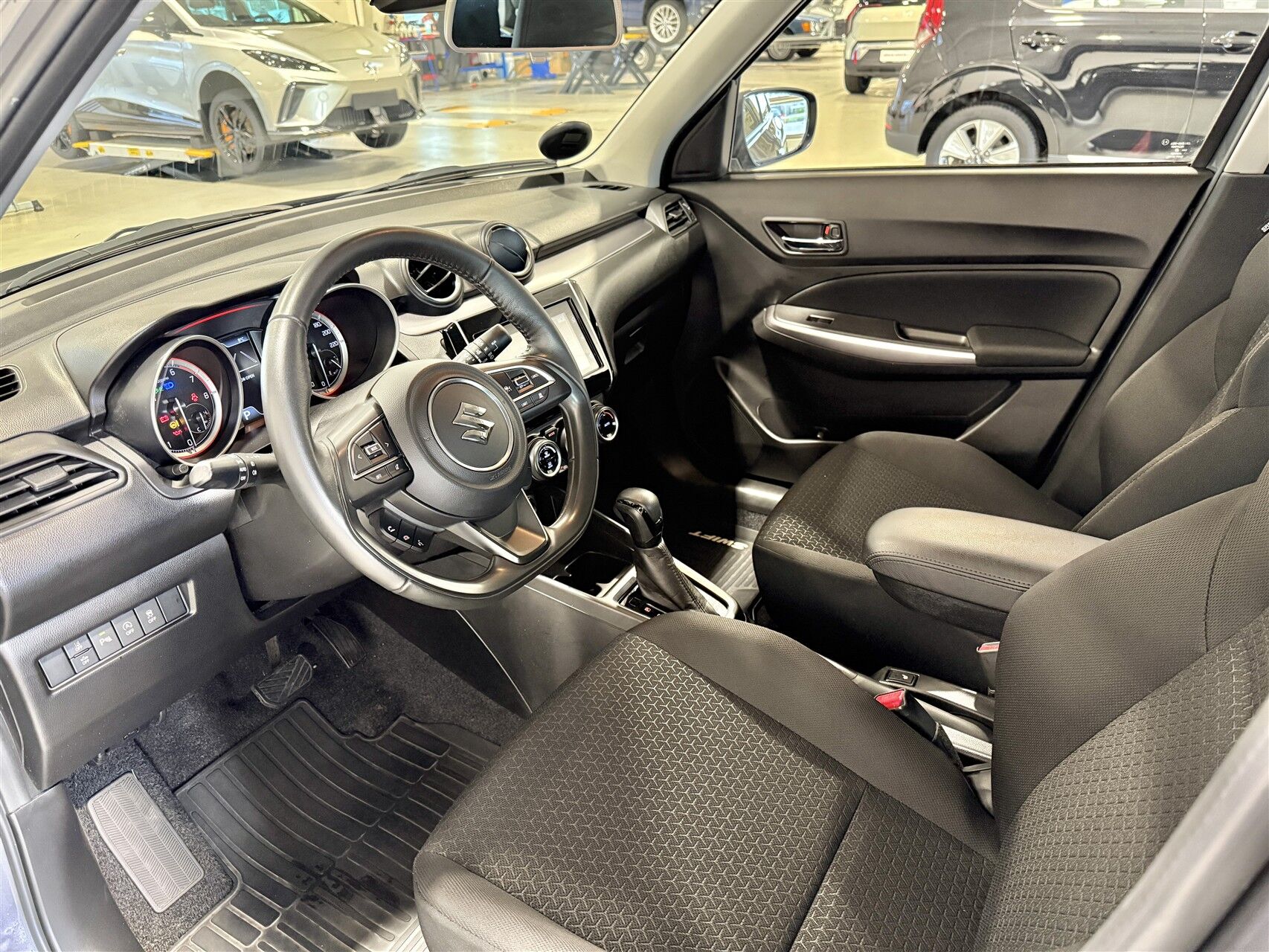 Billede af Suzuki Swift 1,2 Dualjet  Mild hybrid Exclusive AEB CVT 83HK 5d Trinl. Gear