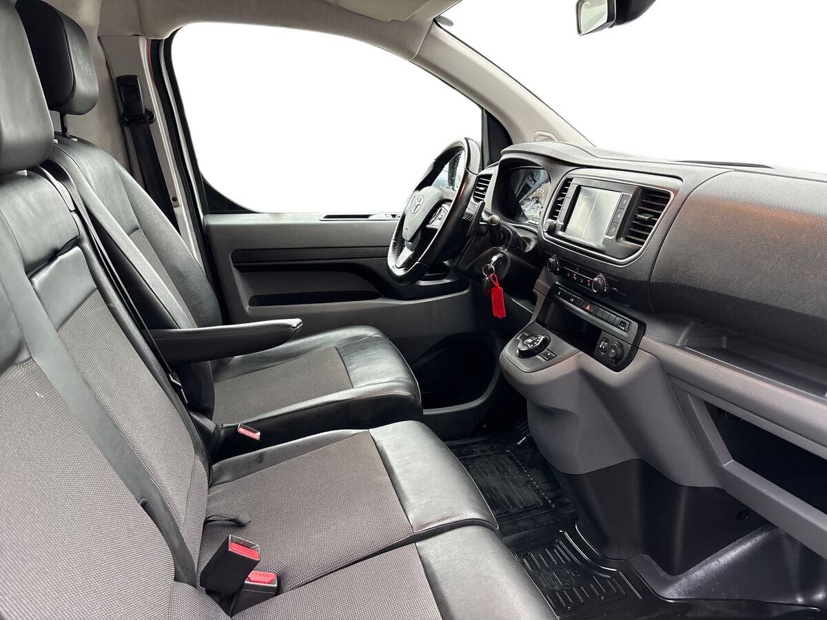 Billede af Toyota Proace Long 2,0 D Comfort Master m/dobbelt skydedør 122HK Van 8g Aut.