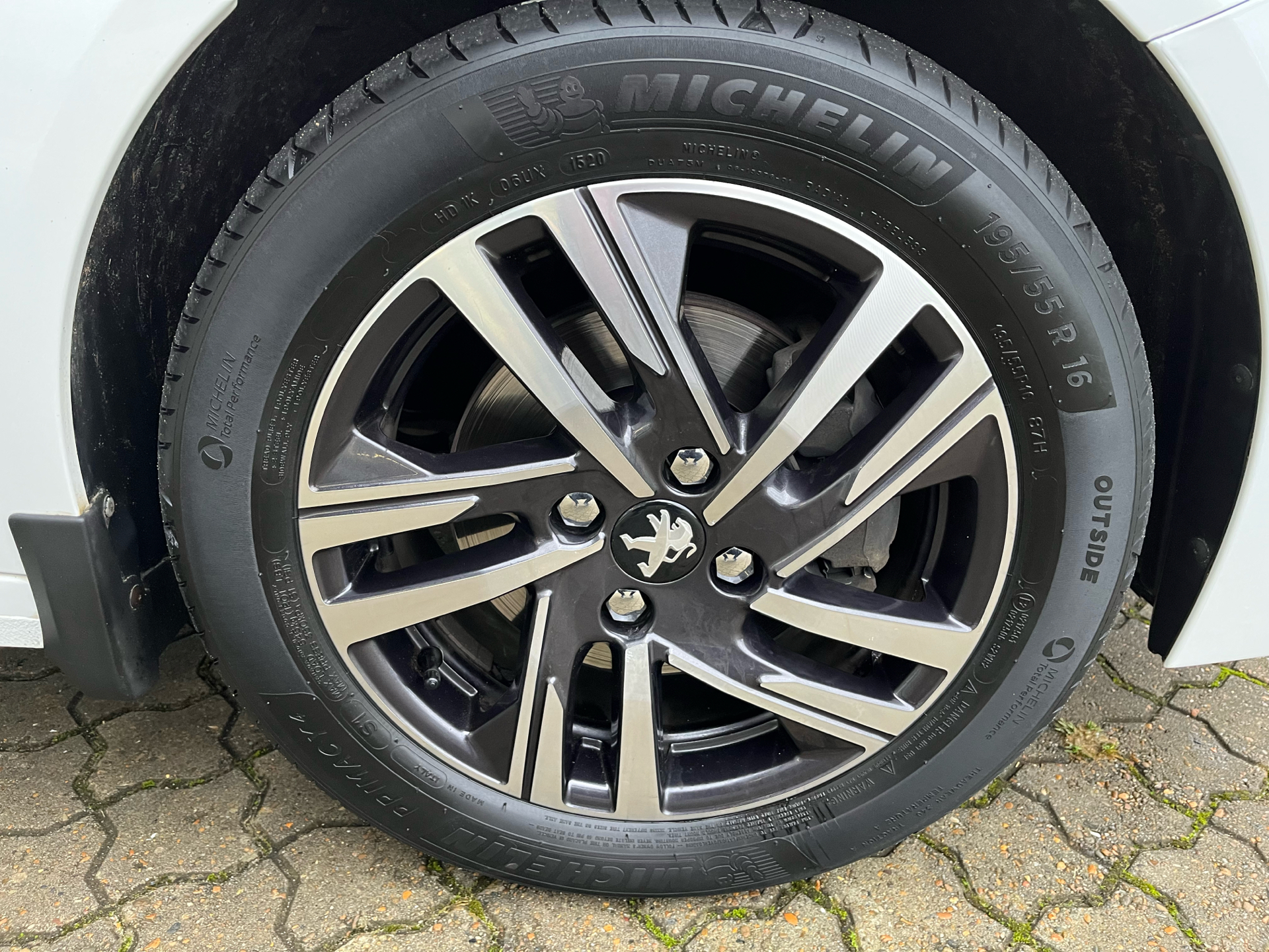 Billede af Peugeot 208 1,5 BlueHDi Allure Sky 102HK 5d 6g