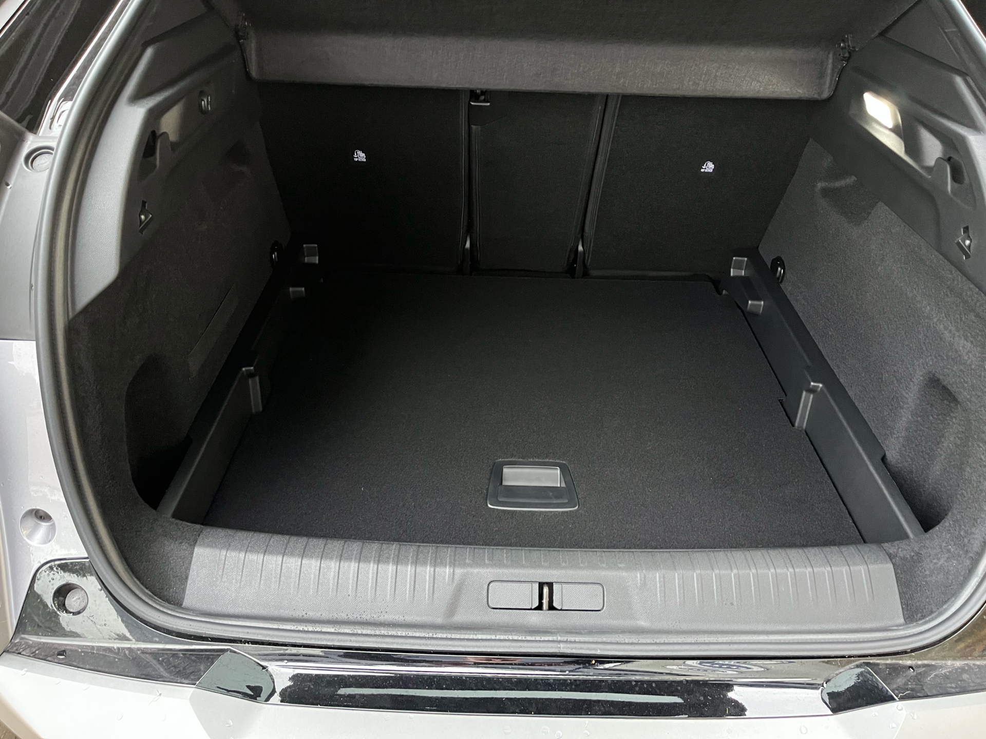 Billede af Peugeot e-3008 EL GT Pack 210HK 5d Aut.