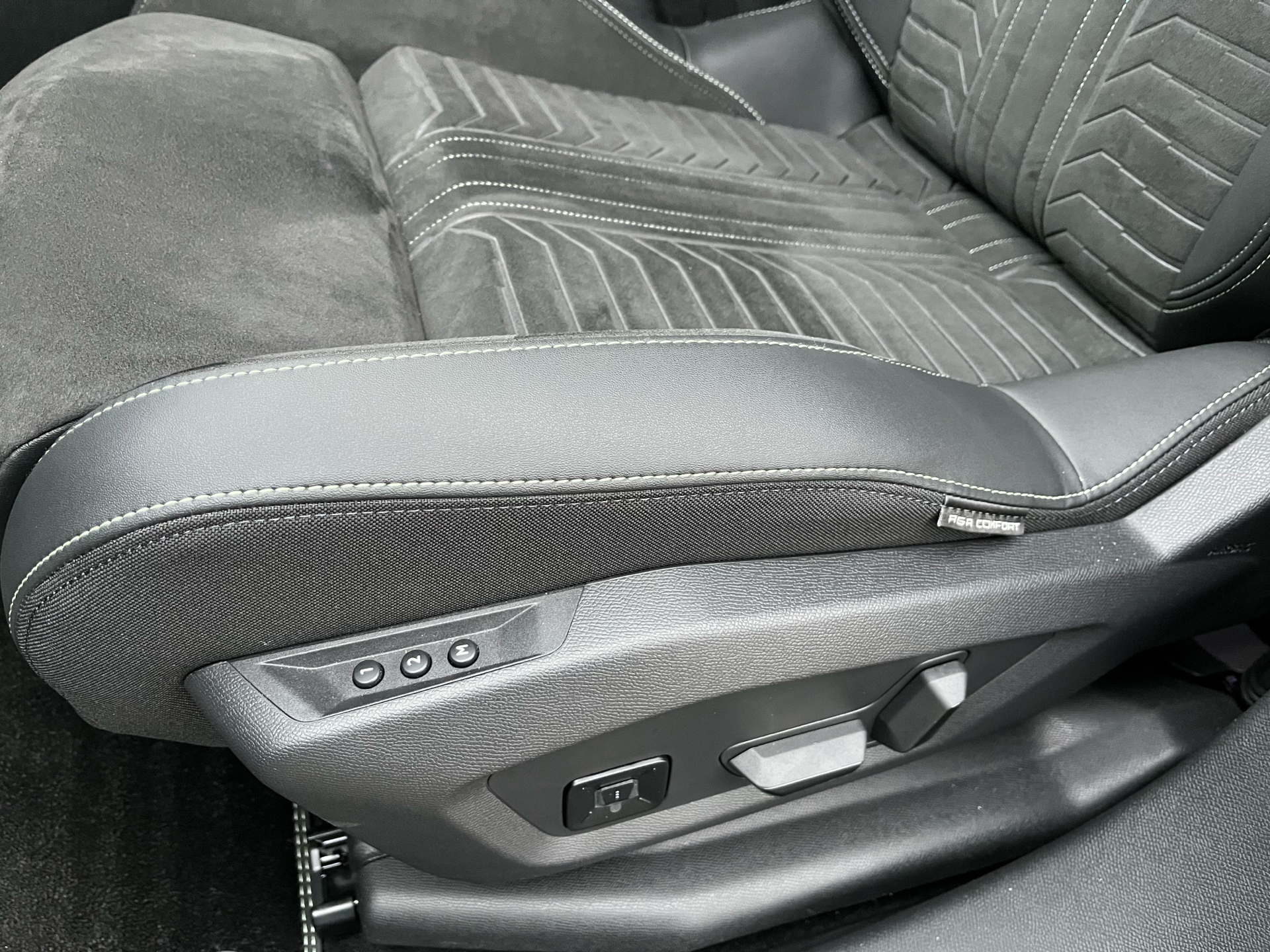 Billede af Peugeot e-3008 EL GT Pack 210HK 5d Aut.