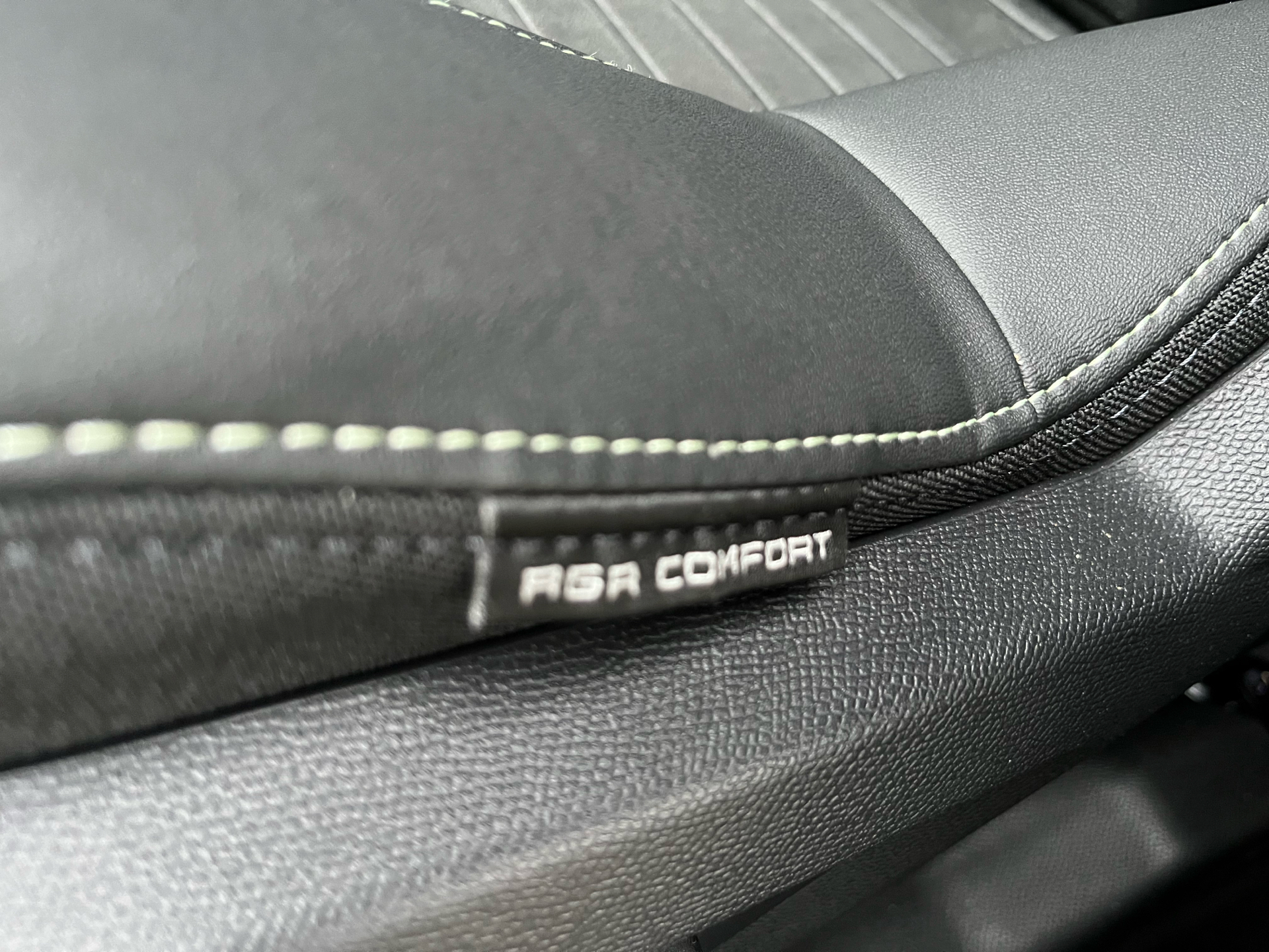 Billede af Peugeot e-3008 EL GT Pack 210HK 5d Aut.