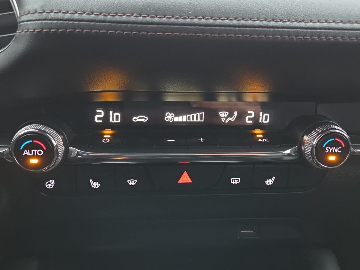 Billede af Mazda 3 2,0 Skyactiv-G  Mild hybrid Cosmo 122HK 6g Aut.