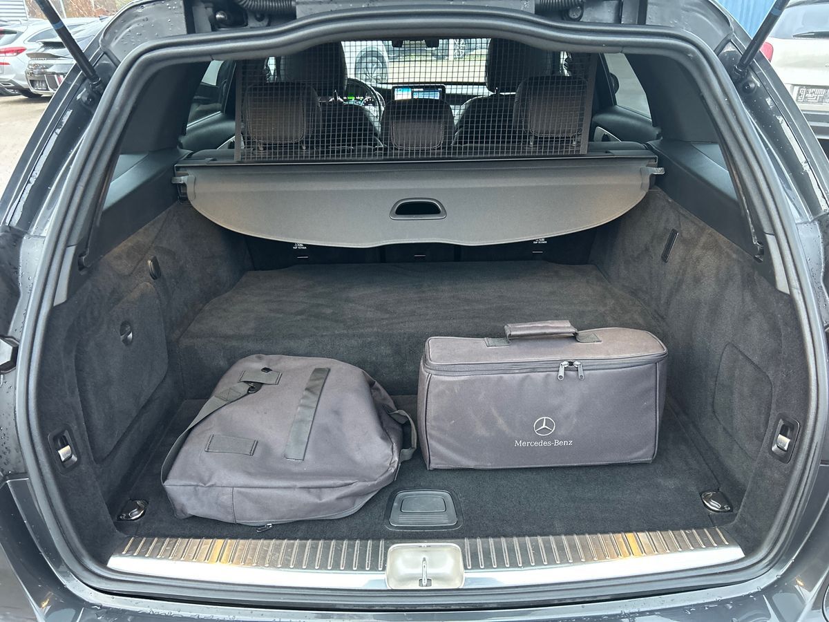 Billede af Mercedes-Benz C300 e T 2,0 Plugin-hybrid Business AMG Night Edition 9G-Tronic 320HK Stc Aut.