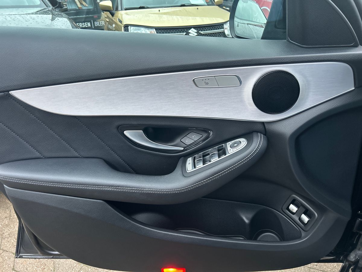 Billede af Mercedes-Benz C300 e T 2,0 Plugin-hybrid Business AMG Night Edition 9G-Tronic 320HK Stc Aut.