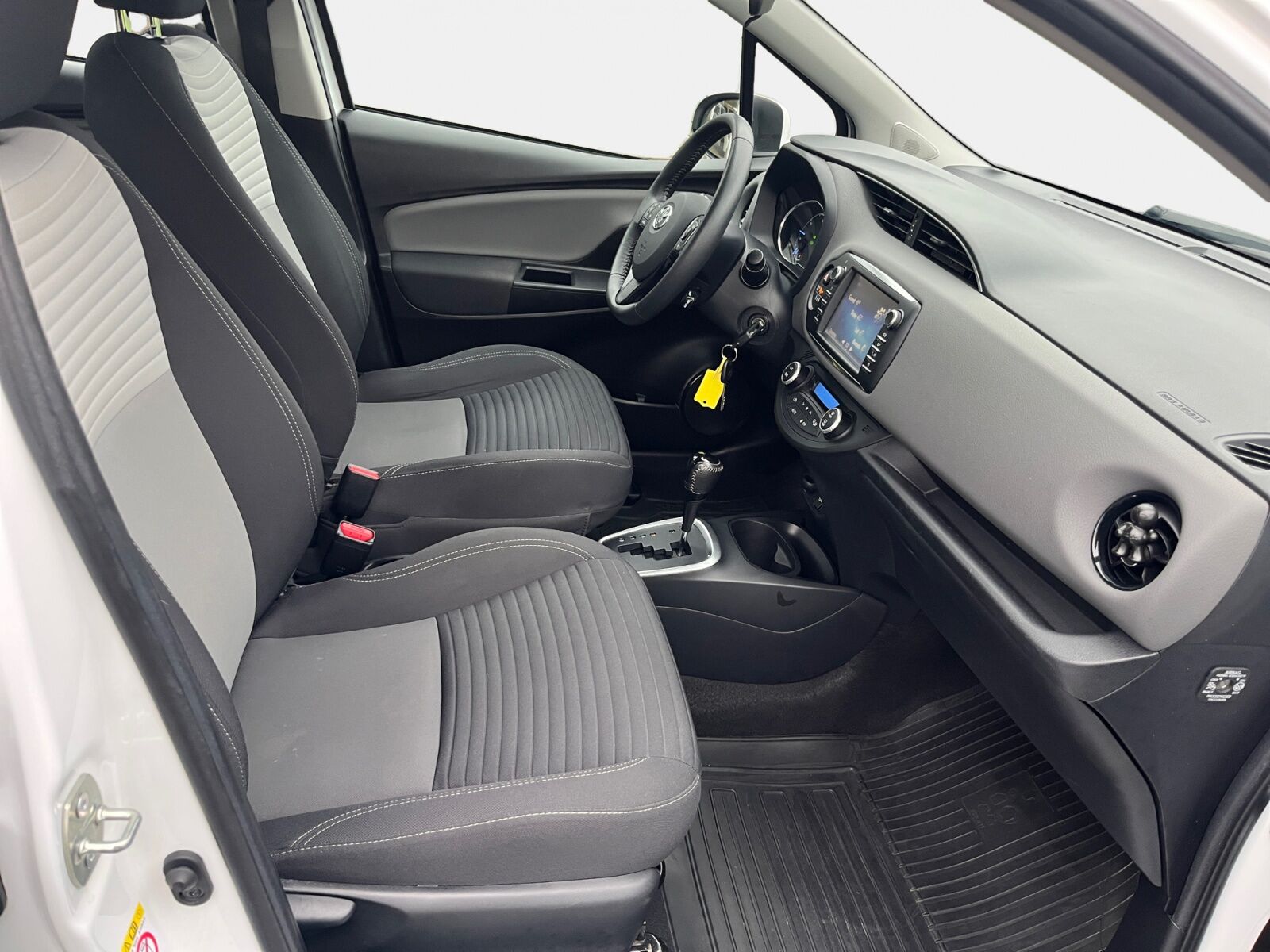 Billede af Toyota Yaris 1,5 Hybrid H2 E-CVT 100HK 5d Trinl. Gear