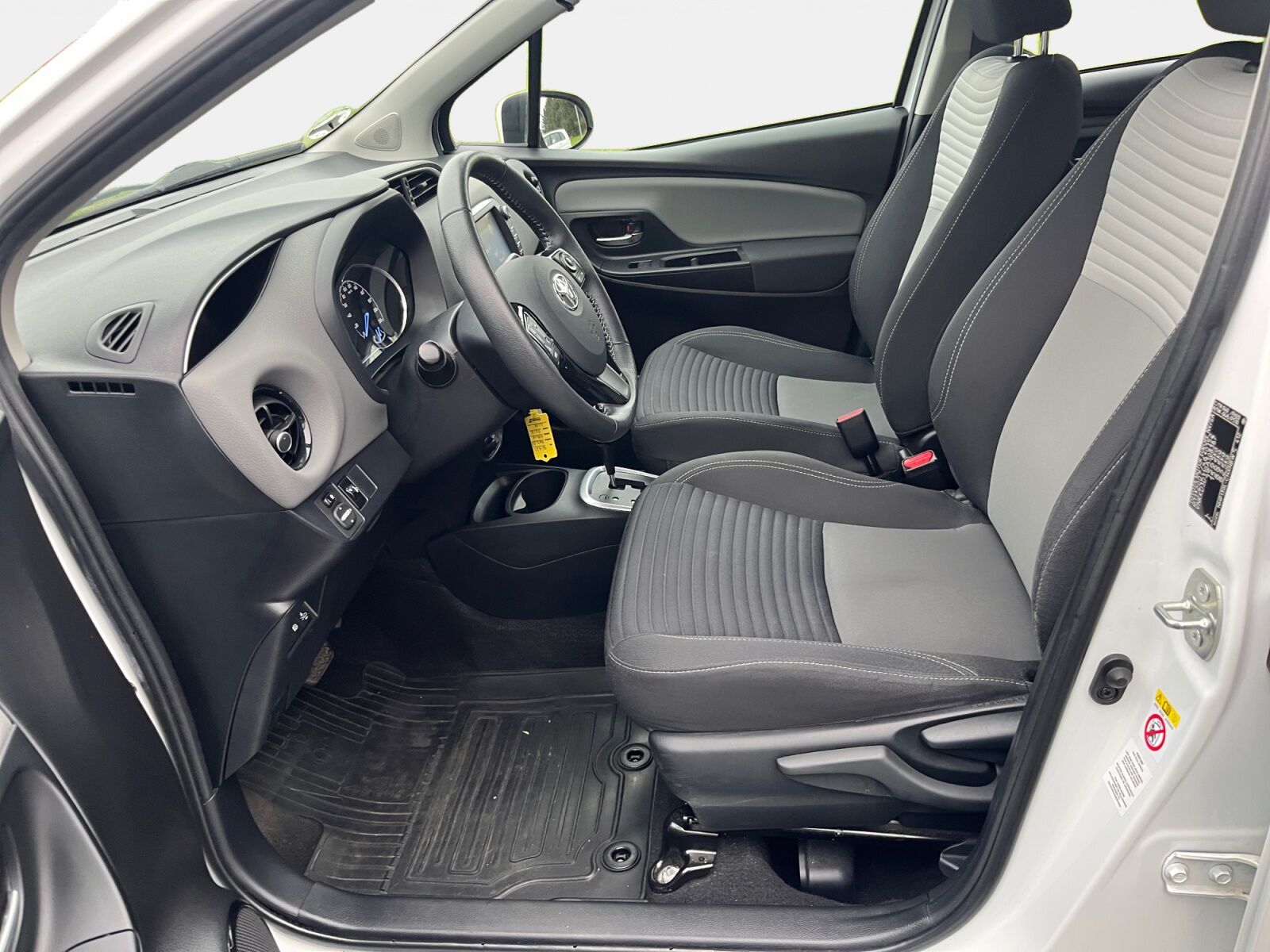 Billede af Toyota Yaris 1,5 Hybrid H2 E-CVT 100HK 5d Trinl. Gear