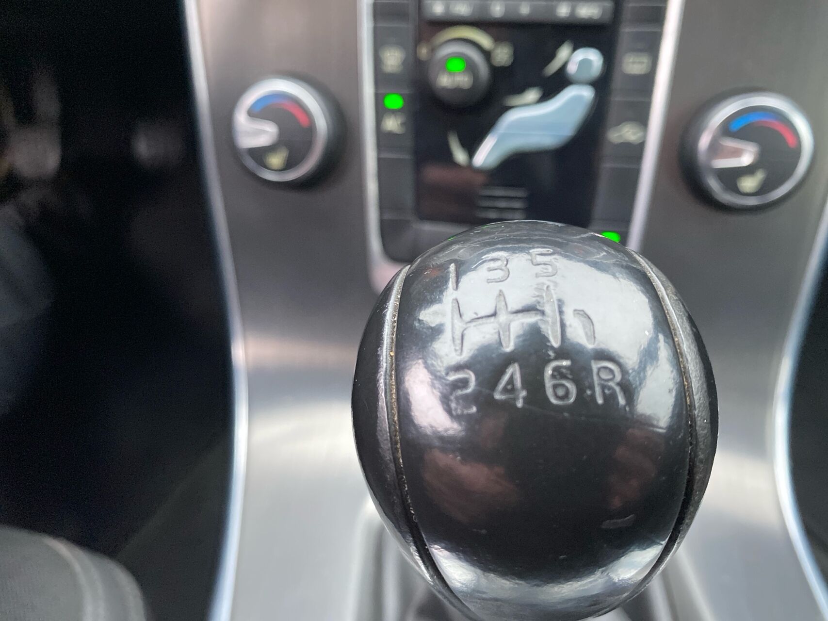 Billede af Volvo V60 2,0 D3 Momentum 136HK Stc 6g