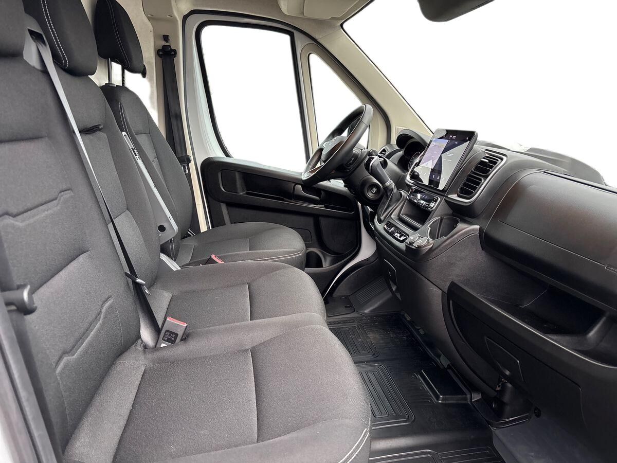 Billede af Toyota Proace Max Medium 2,2 D Comfort Master To skydedør m. højt tag 140HK Van 8g Aut.