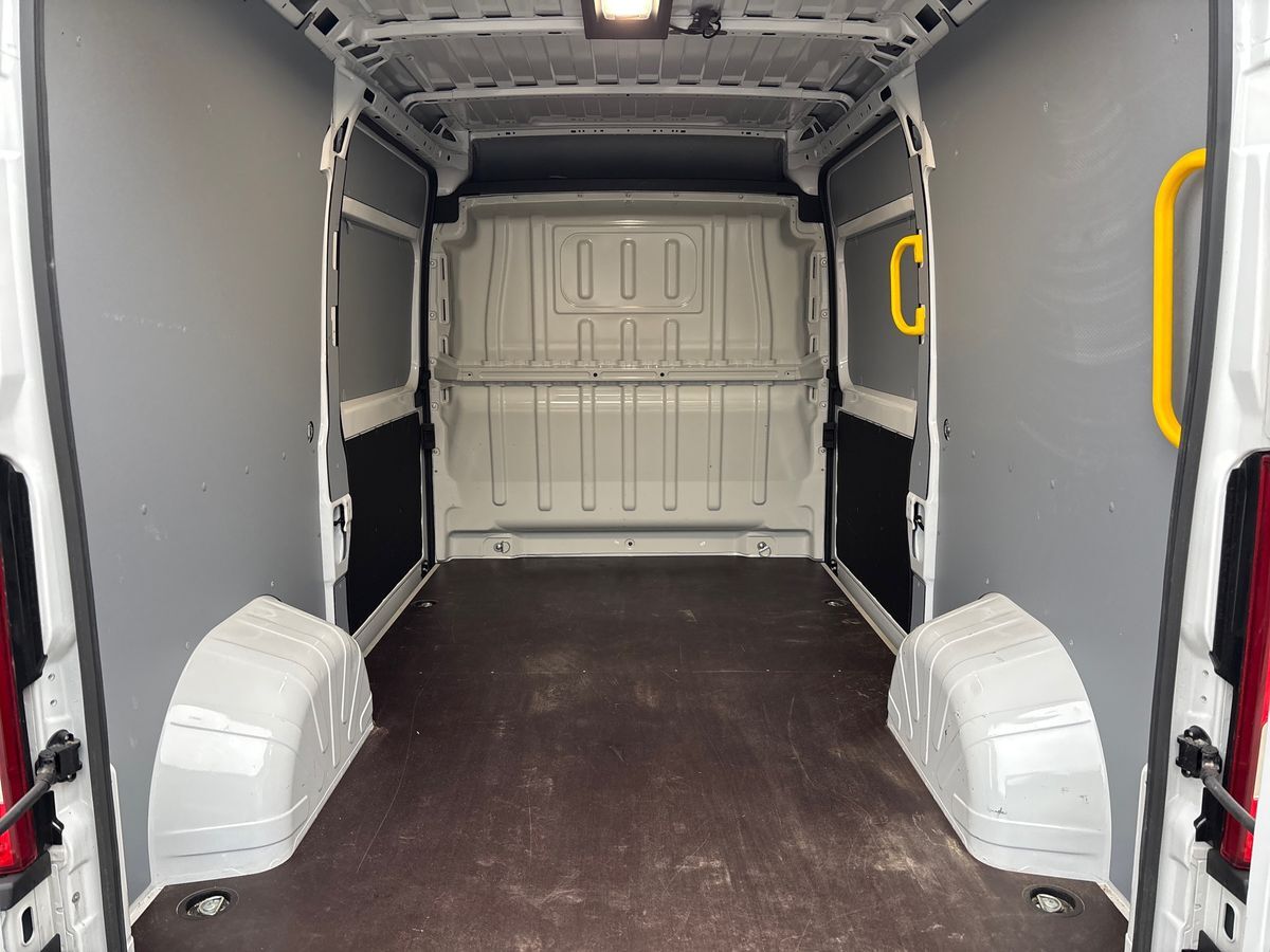 Billede af Toyota Proace Max Medium 2,2 D Comfort Master To skydedør m. højt tag 140HK Van 8g Aut.