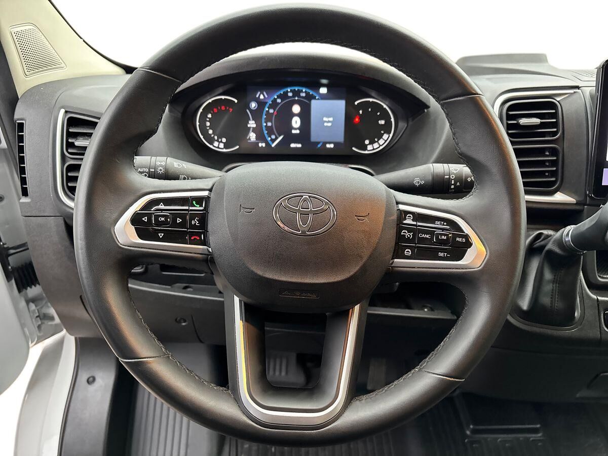 Billede af Toyota Proace Max Medium 2,2 D Comfort Master To skydedør m. højt tag 140HK Van 8g Aut.