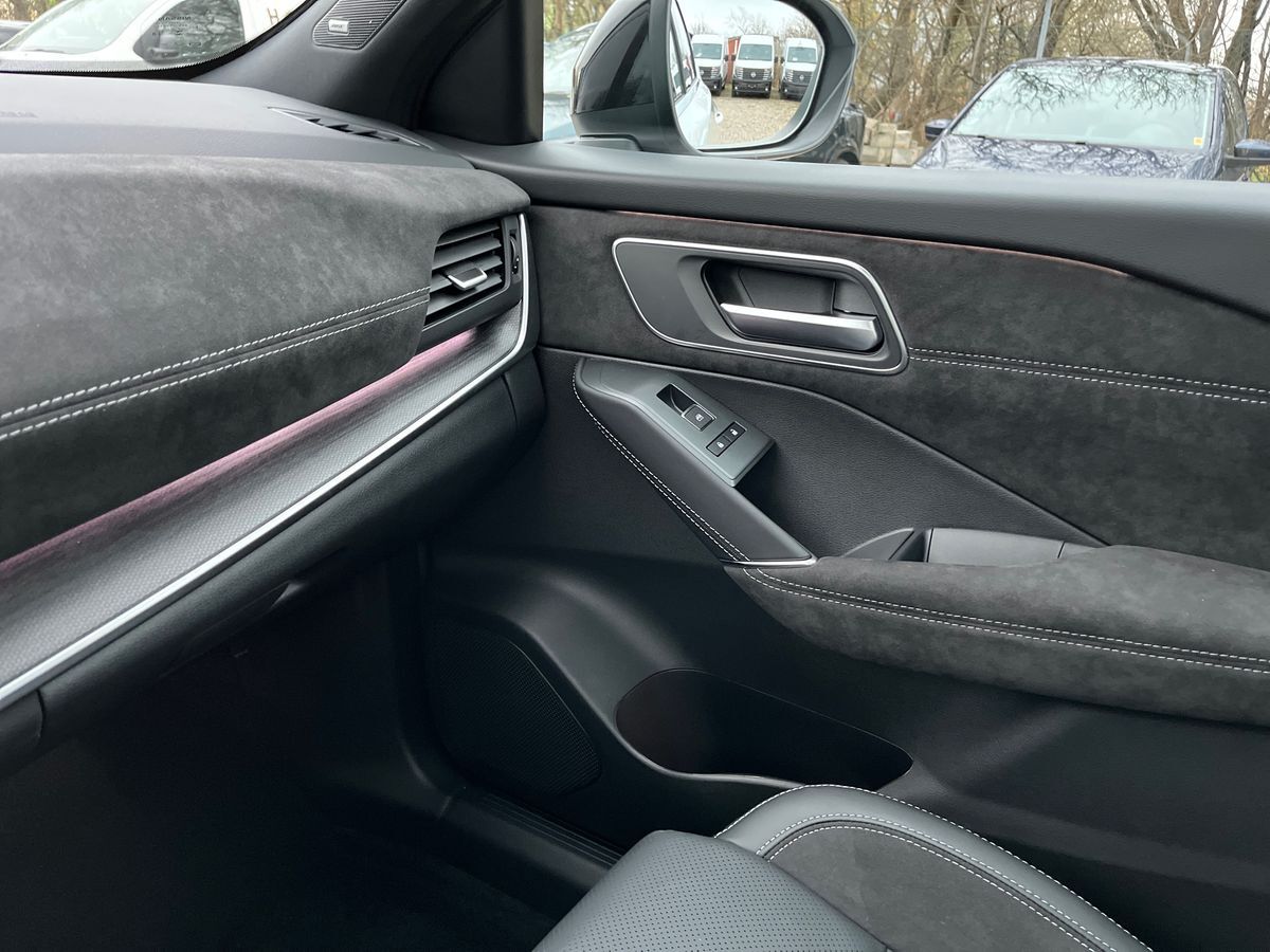 Billede af Nissan QASHQAI MY25 Mild-Hybrid 158 Xtronic 2 WD Tekna PLUS + 2-Tone