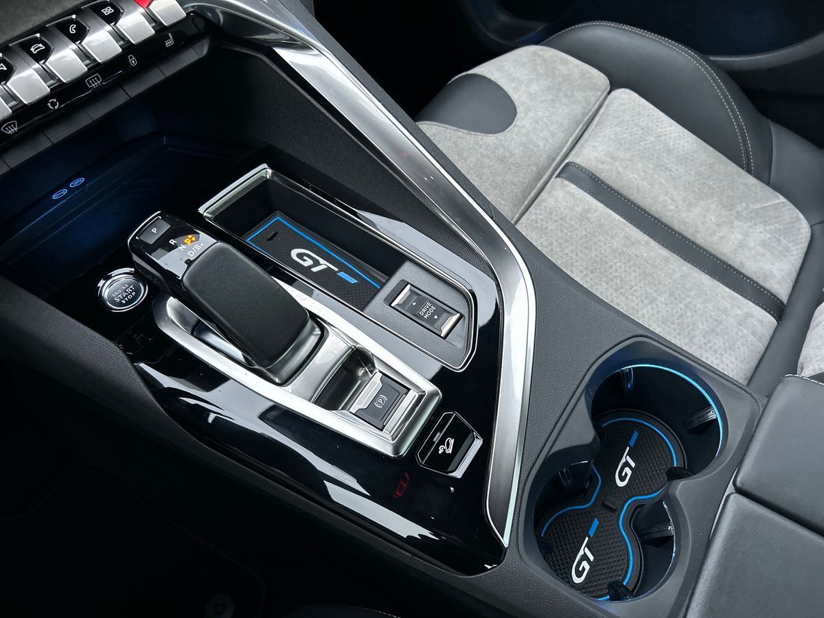 Billede af Peugeot 3008 1,6 PureTech  Plugin-hybrid GT Pack AWD EAT8 300HK 5d 8g Aut.