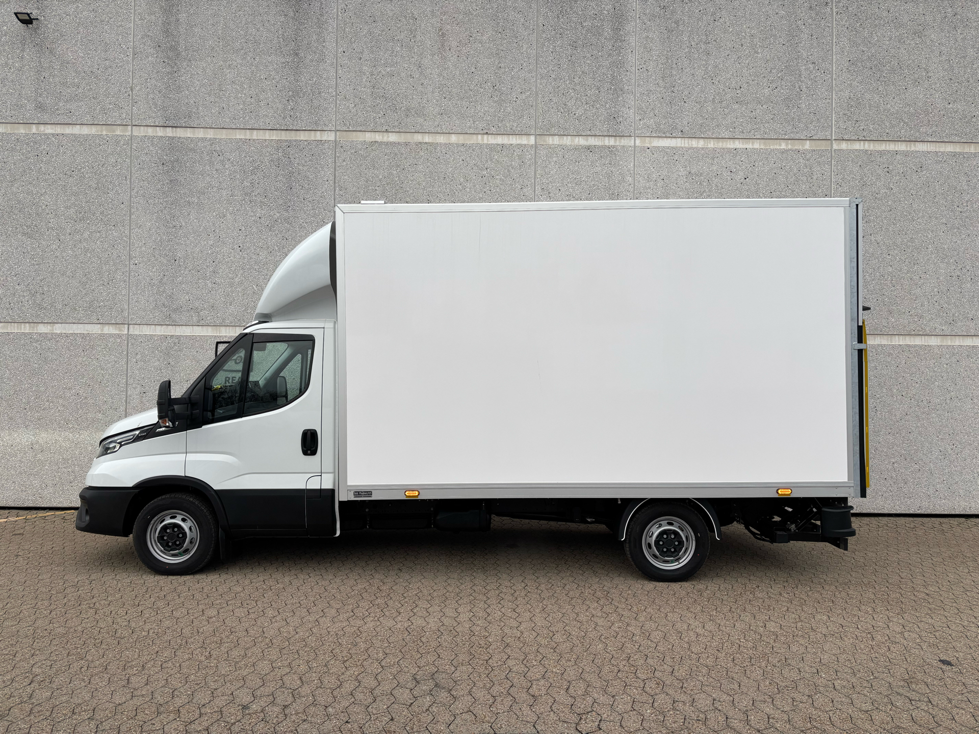 Billede af Iveco Daily 35S18 4100mm 3,0 D 180HK Ladv./Chas. 8g Aut.