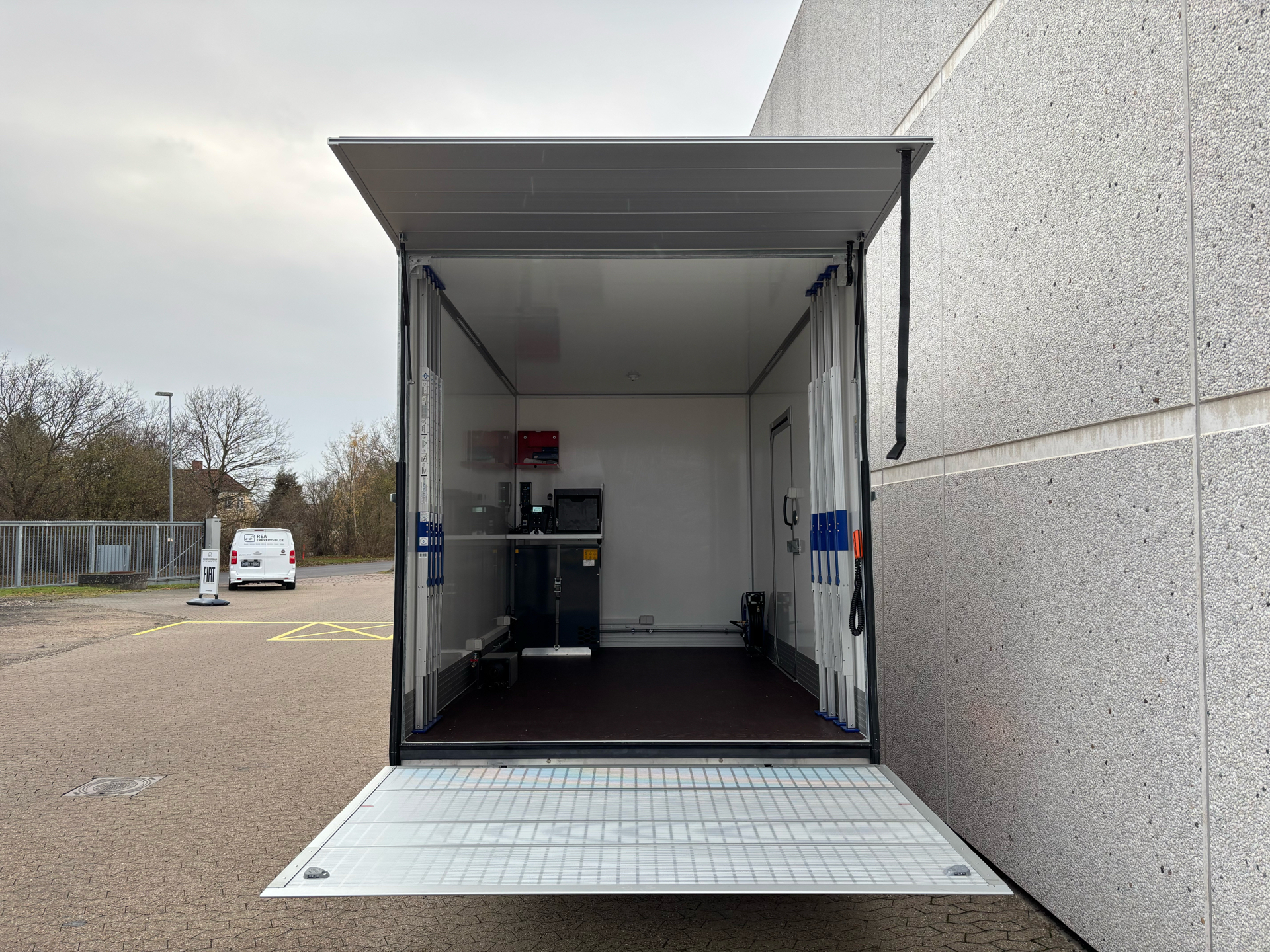 Billede af Iveco Daily 35S18 4100mm 3,0 D 180HK Ladv./Chas. 8g Aut.