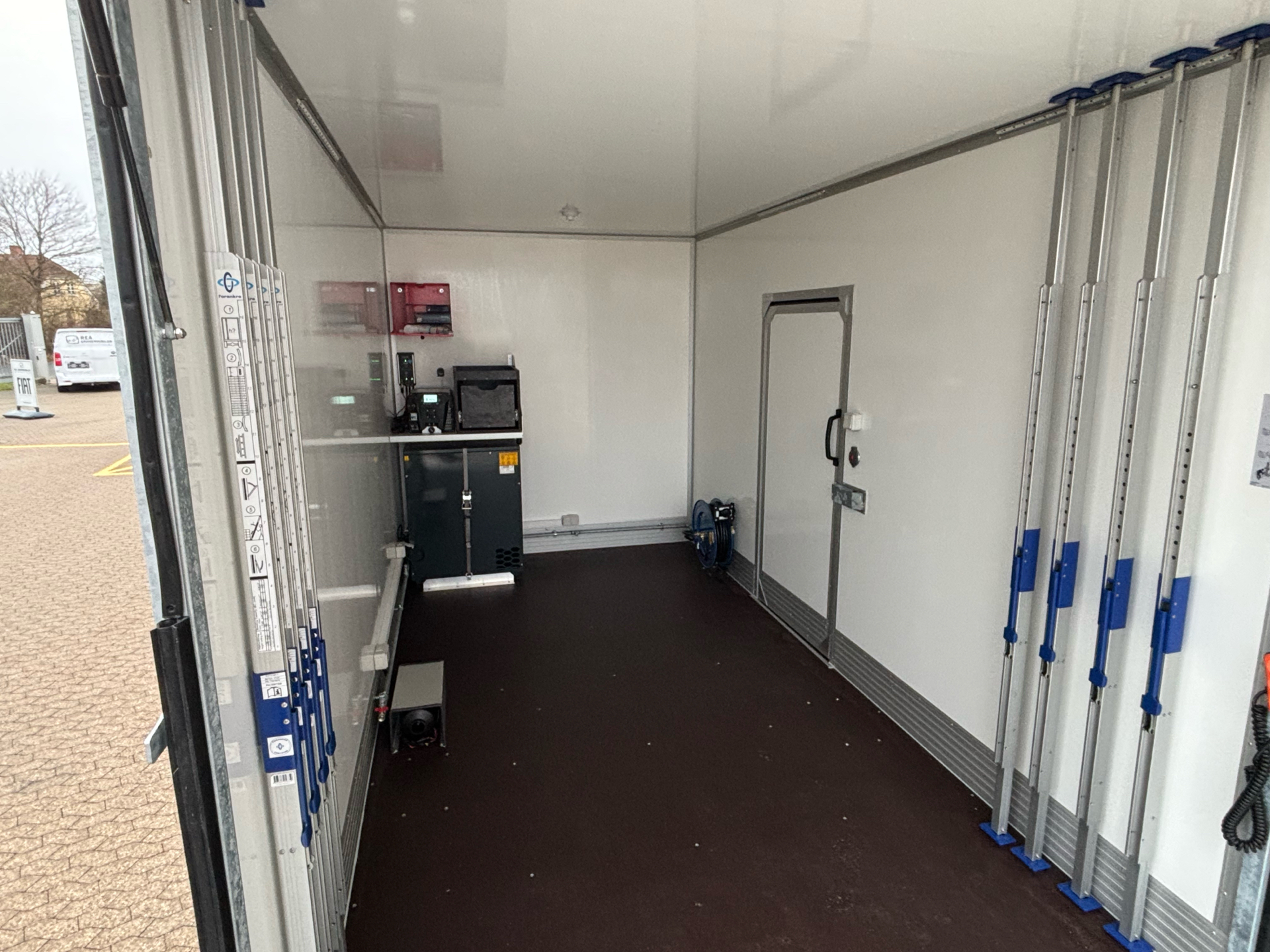 Billede af Iveco Daily 35S18 4100mm 3,0 D 180HK Ladv./Chas. 8g Aut.