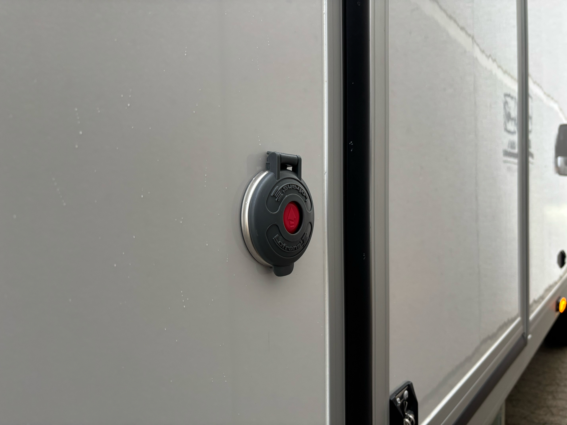 Billede af Iveco Daily 35S18 4100mm 3,0 D 180HK Ladv./Chas. 8g Aut.