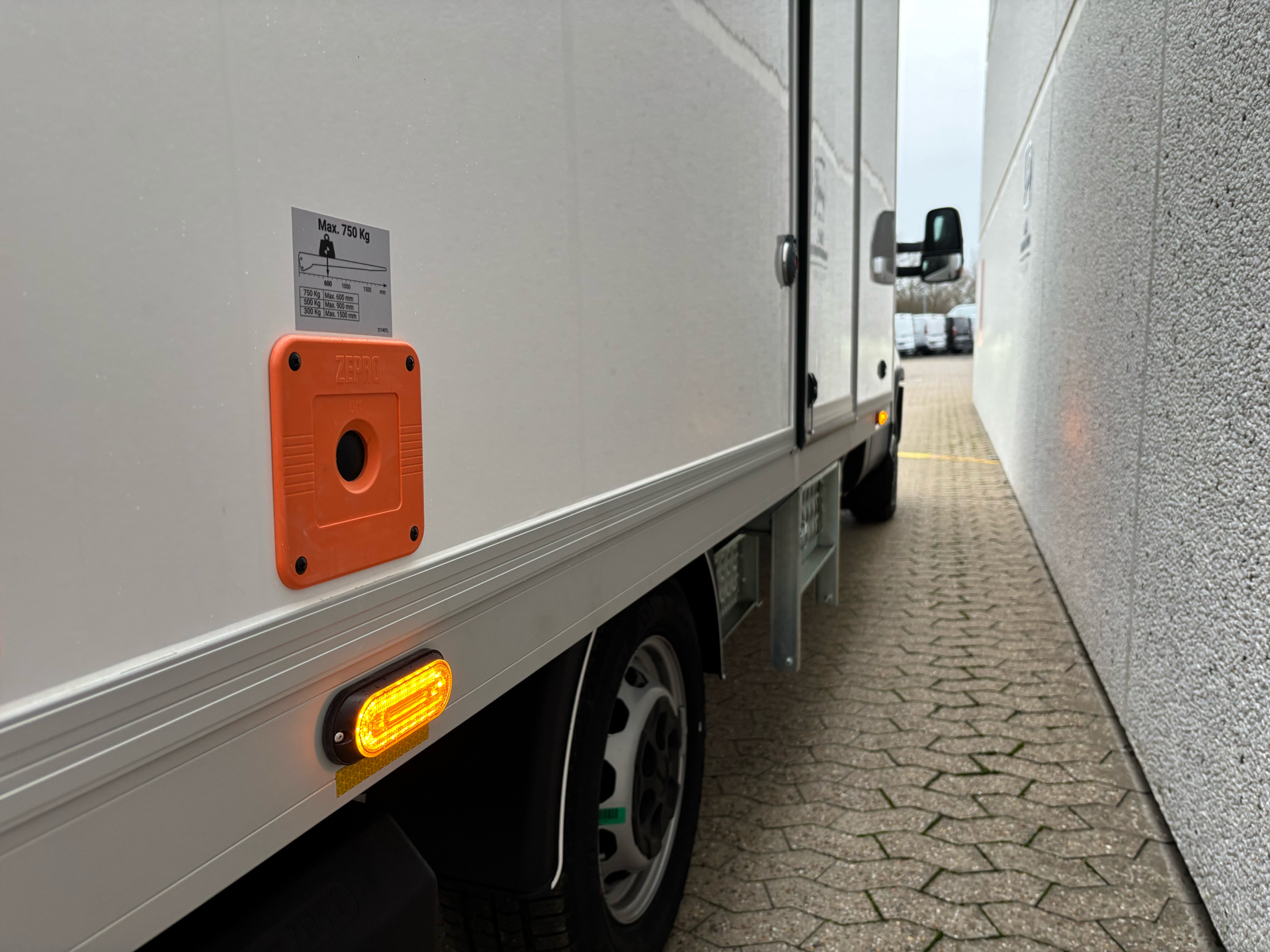 Billede af Iveco Daily 35S18 4100mm 3,0 D 180HK Ladv./Chas. 8g Aut.