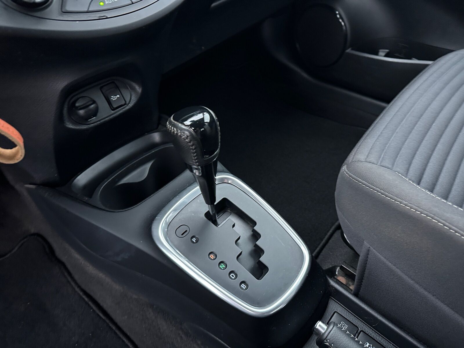 Billede af Toyota Yaris 1,5 Hybrid H2 Premium E-CVT 100HK 5d Trinl. Gear