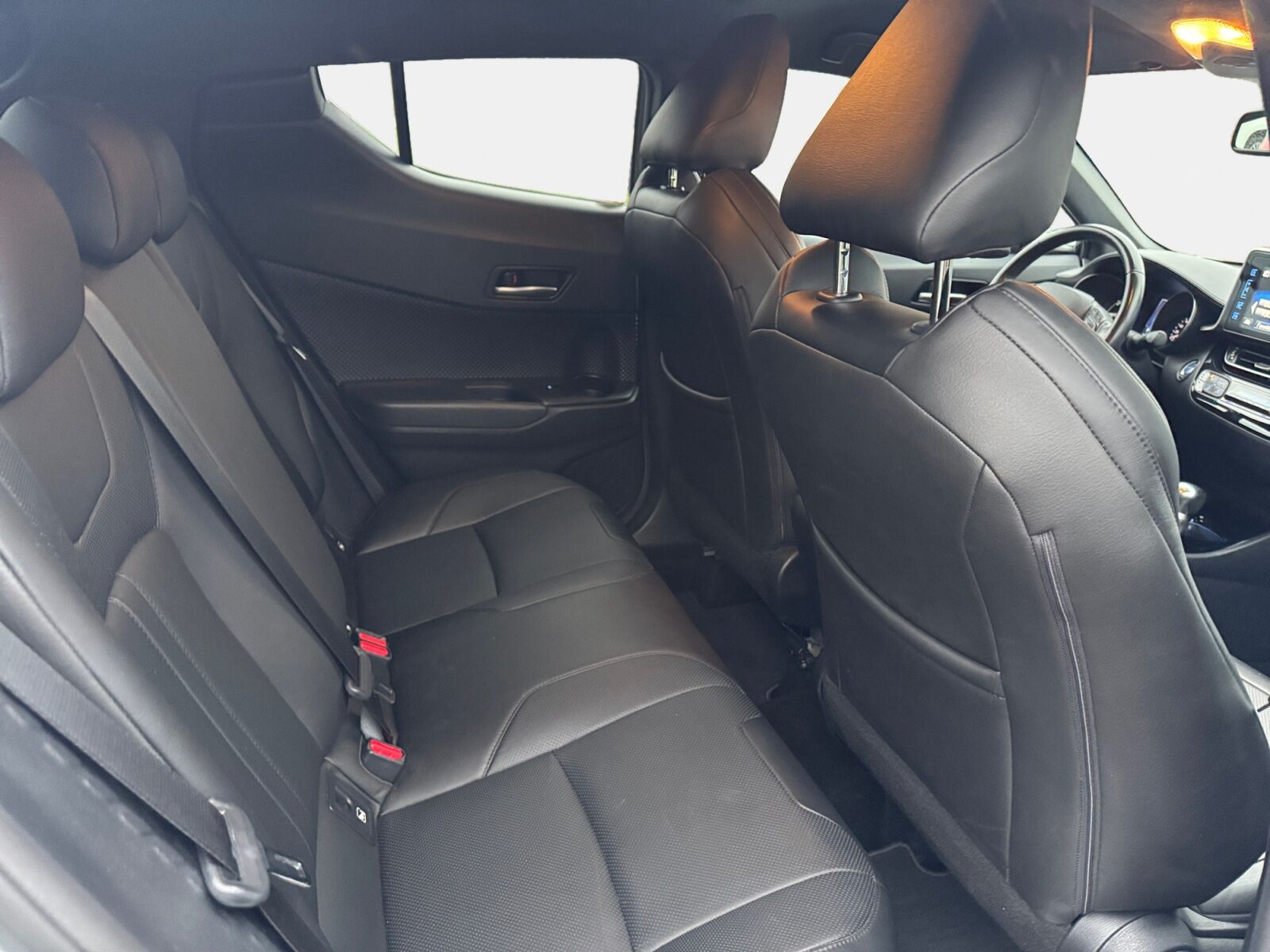 Billede af Toyota C-HR 1,8 Hybrid C-LUB Selected + Premium Multidrive S 122HK 5d Aut.