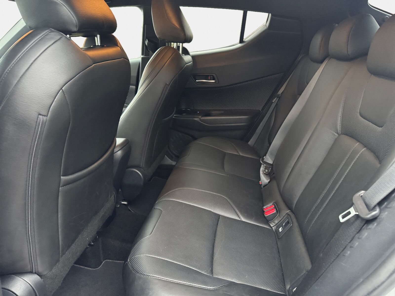 Billede af Toyota C-HR 1,8 Hybrid C-LUB Selected + Premium Multidrive S 122HK 5d Aut.