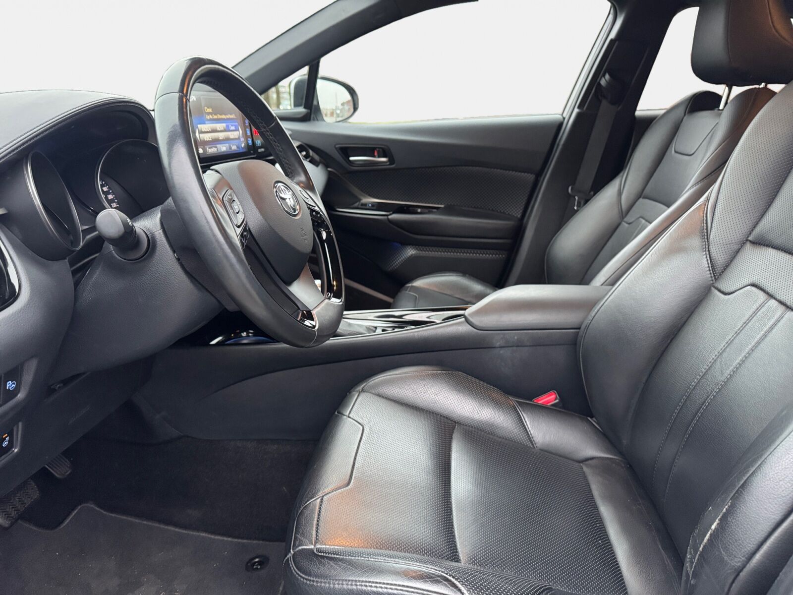 Billede af Toyota C-HR 1,8 Hybrid C-LUB Selected + Premium Multidrive S 122HK 5d Aut.